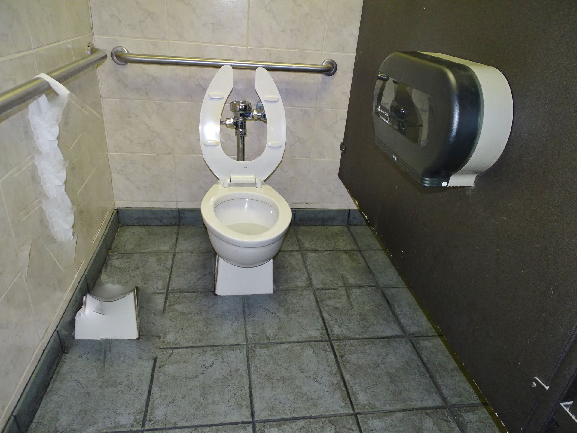 Restroom Fixtures (Men's Room) - Image 4 of 4