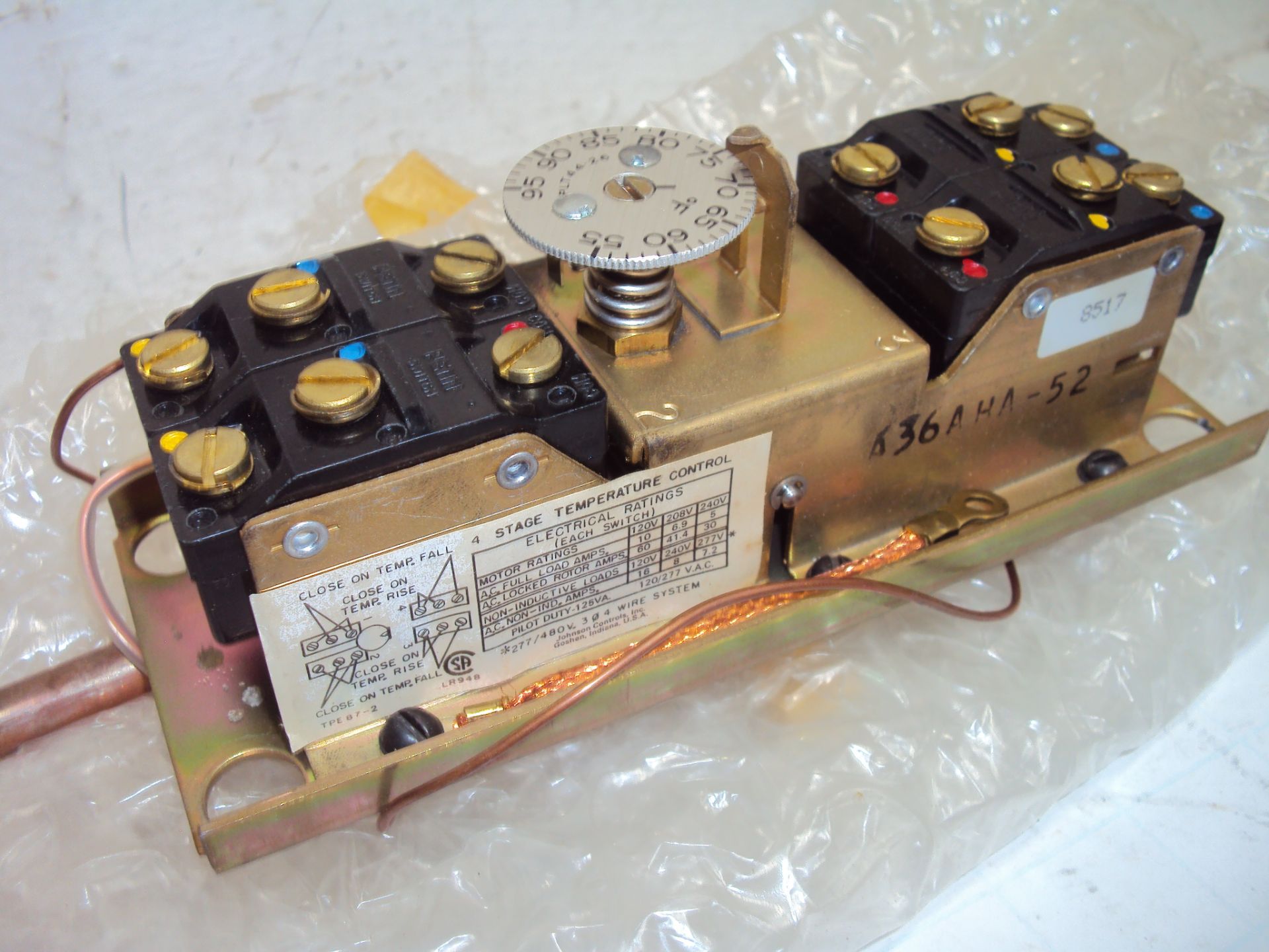 Assorted Honeywell & Penn Temperature Controllers - Image 3 of 6