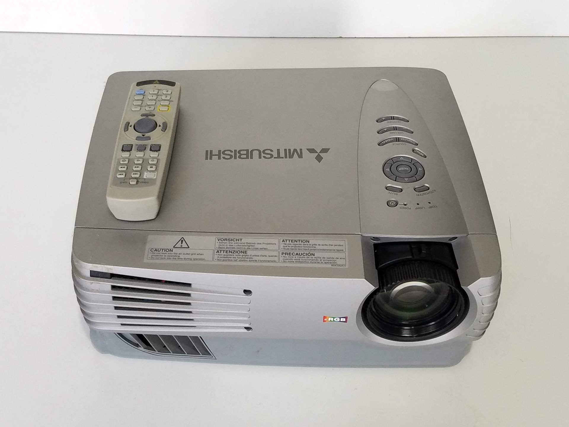 Mitsubishi SL25U LCD Projector w/Remote