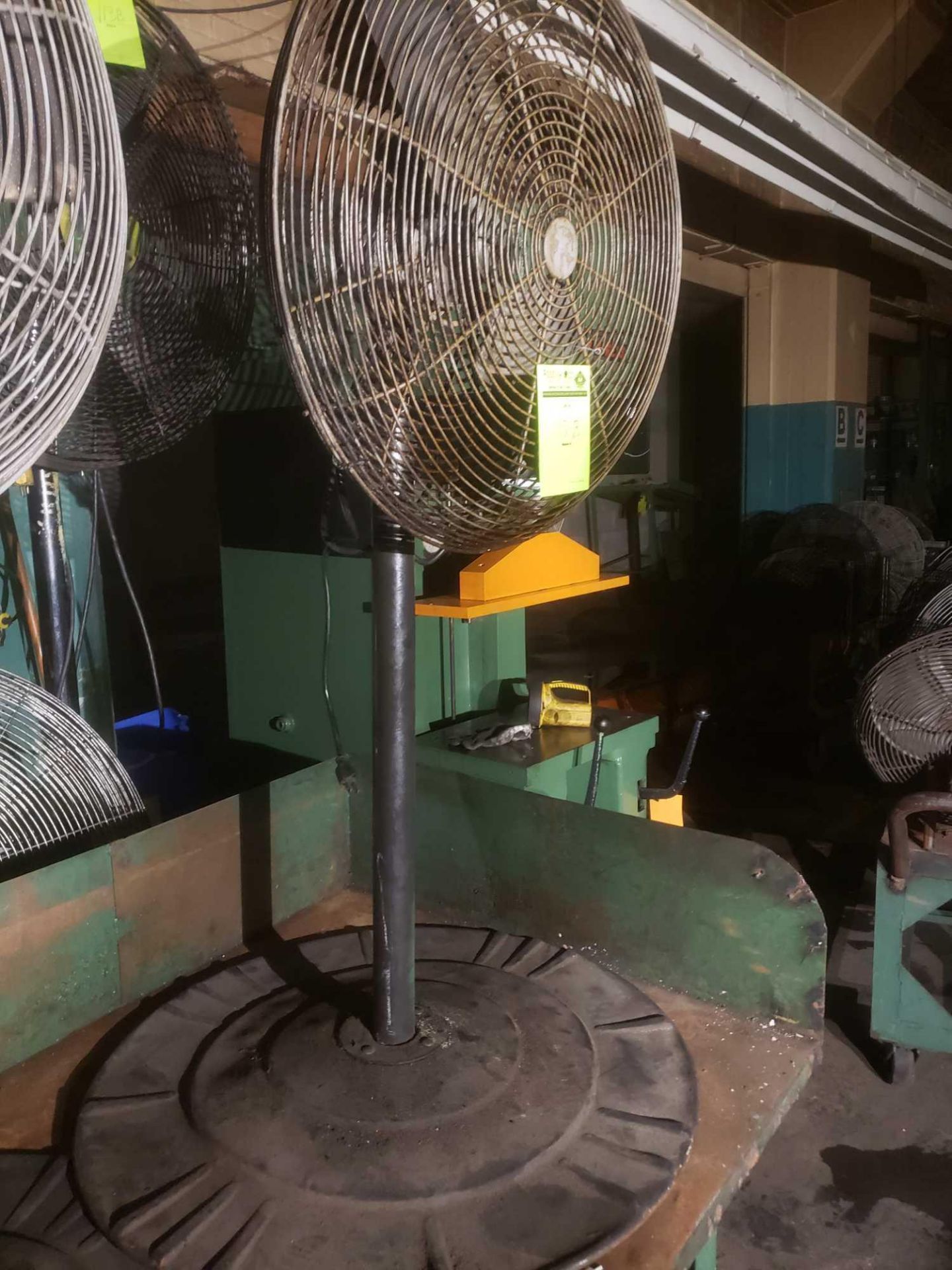 Dayton 26 inch Shop Fan - Image 2 of 2