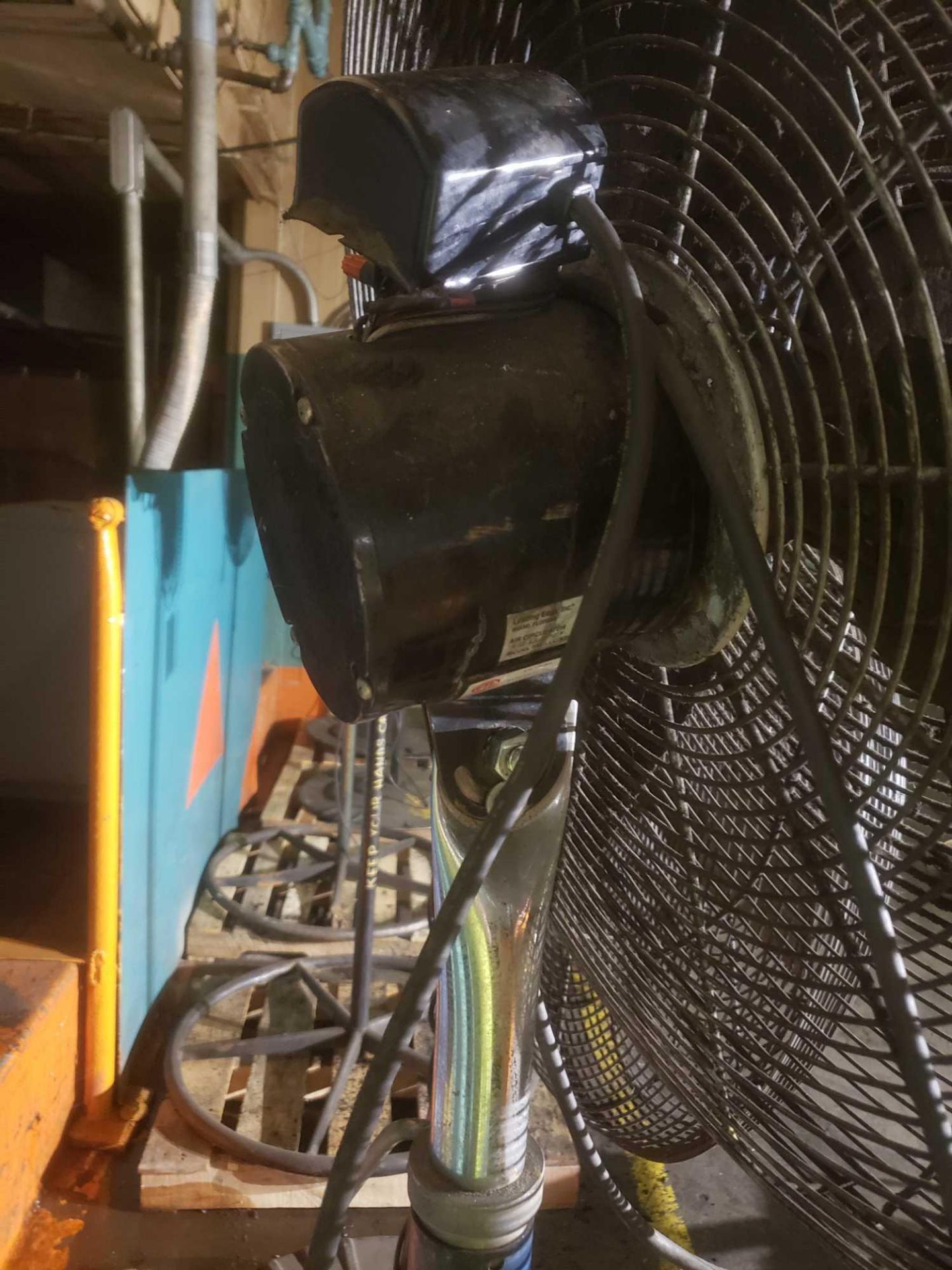 Leading Edge 32 inch Shop Fan - Image 3 of 3