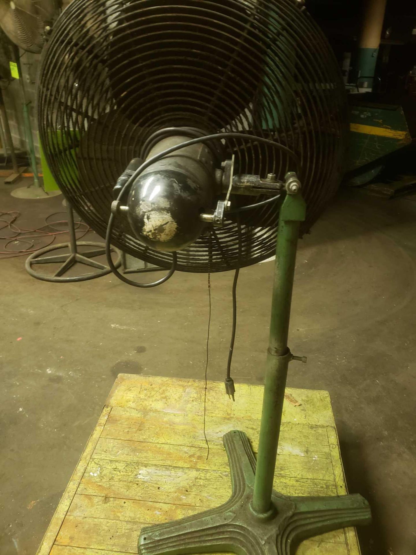 Industrial 24 inch Shop Fan - Image 2 of 2
