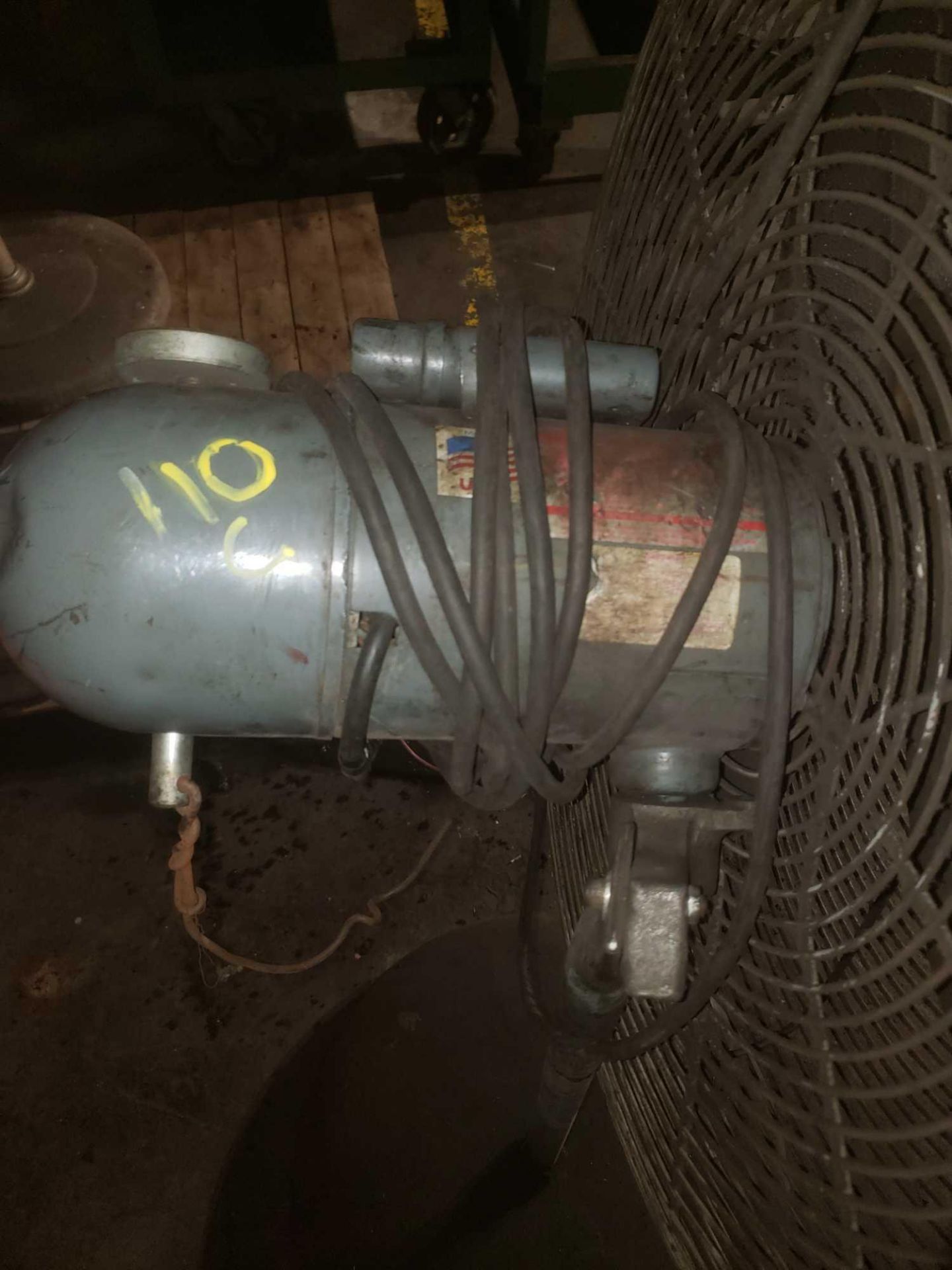 Dayton 32 inch Shop Fan - Image 3 of 3