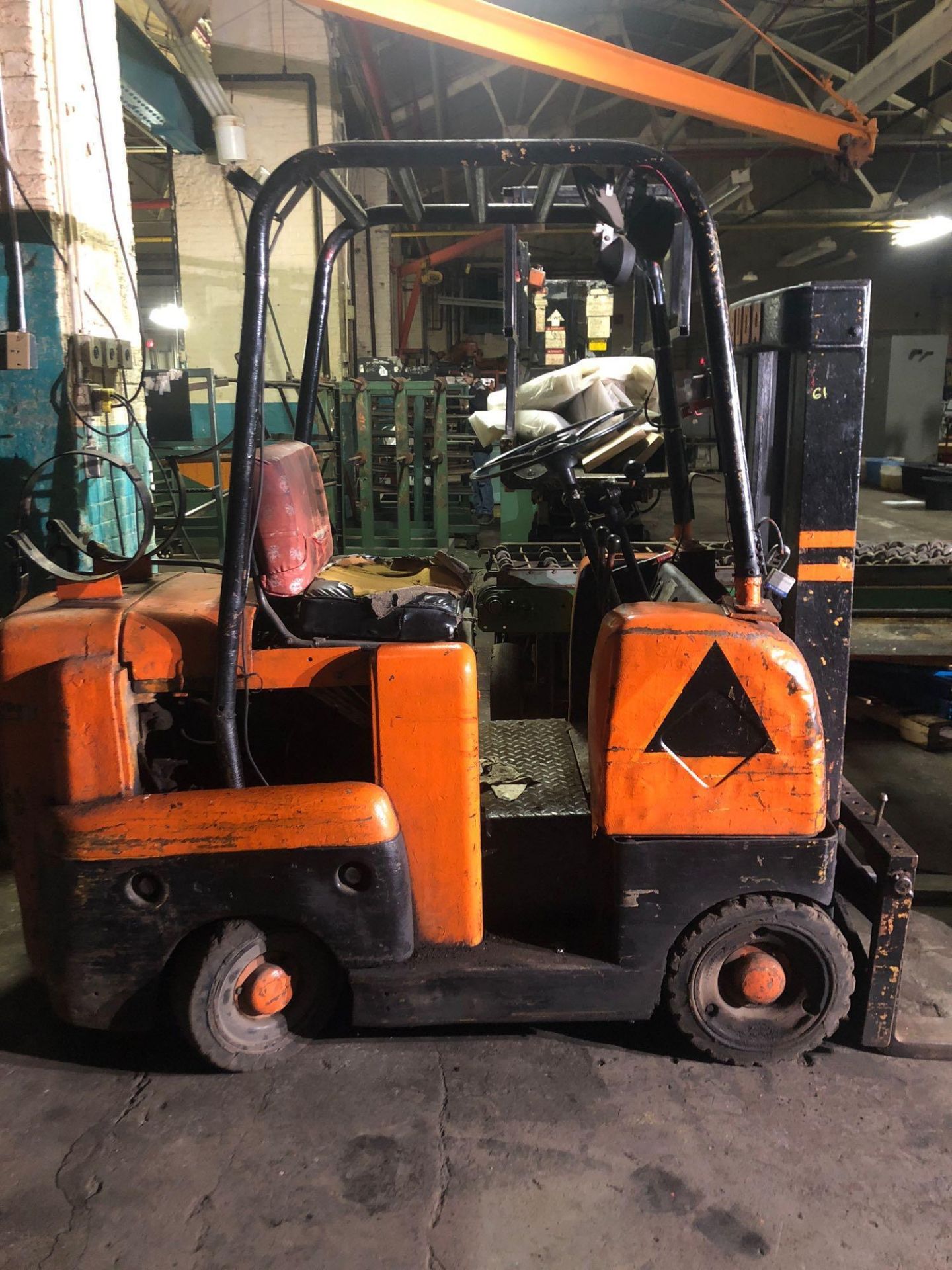 Allis Chalmers BUDA Dual Mast (shorty) 5000 lb cap LP Forklift - Image 2 of 2