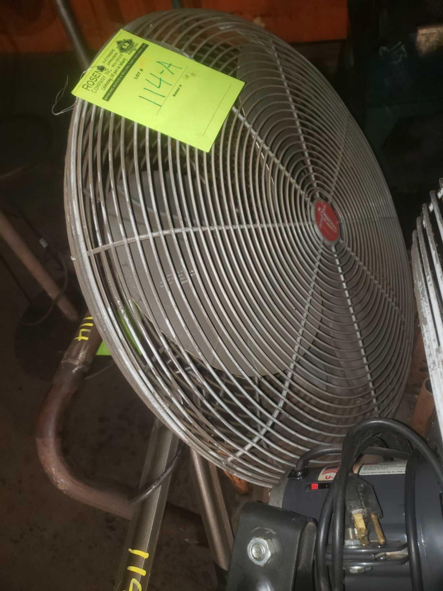 Four 24 inch Dayton Wall Mount Shop Fans - Image 2 of 8