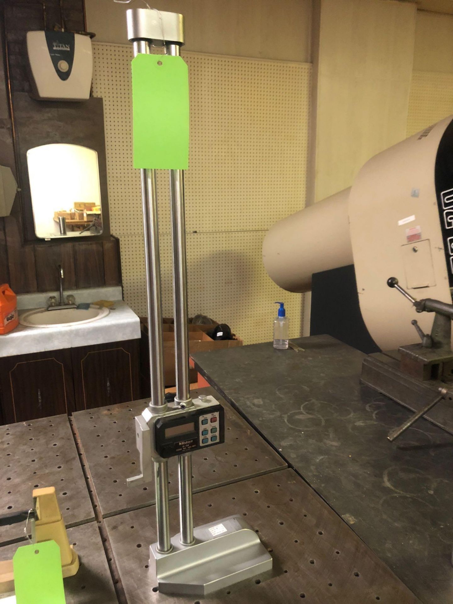 Mitutoyo 24 in Digital Height Gage