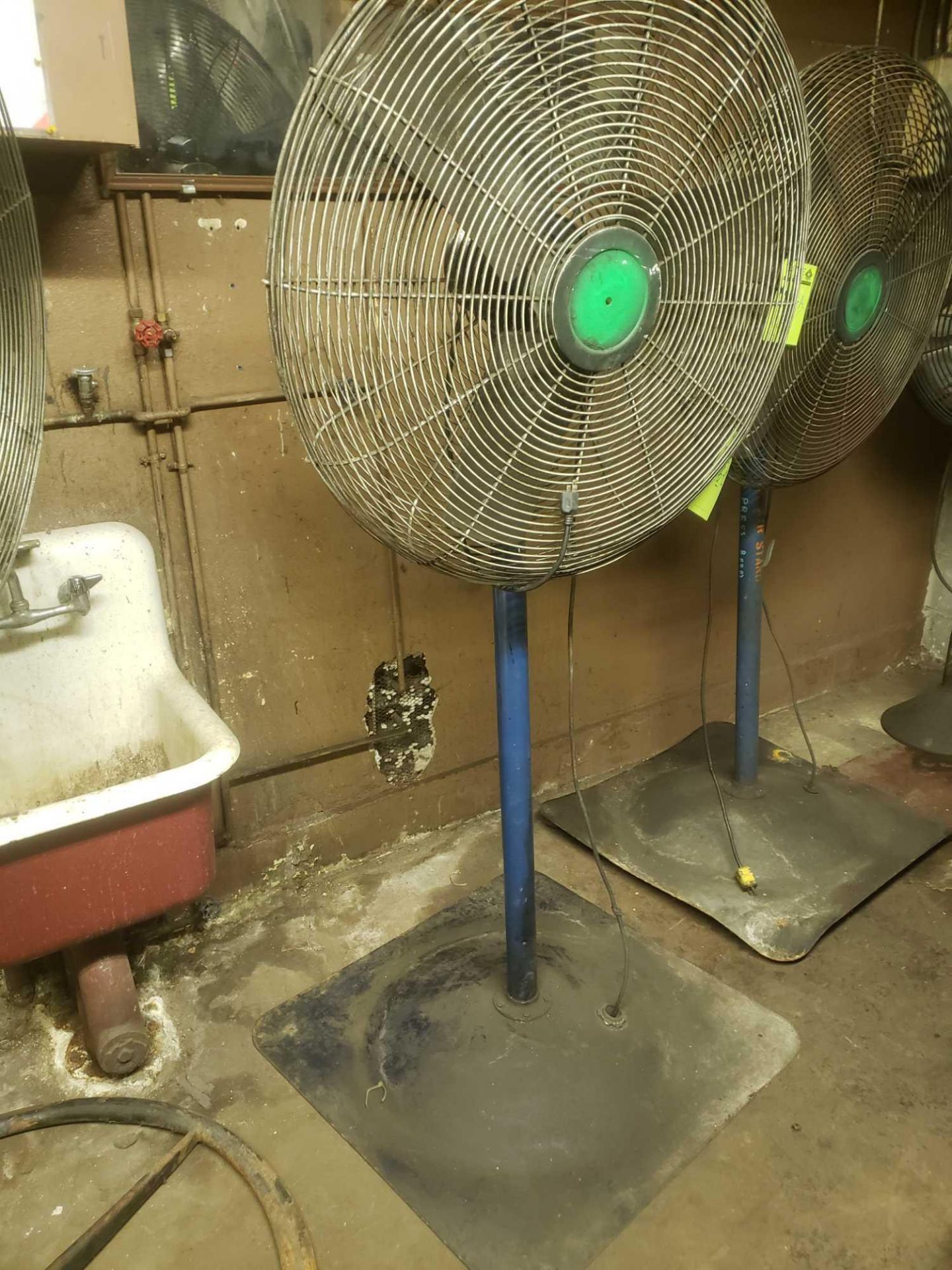 Industrial 32 inch Shop Fan - Image 3 of 3