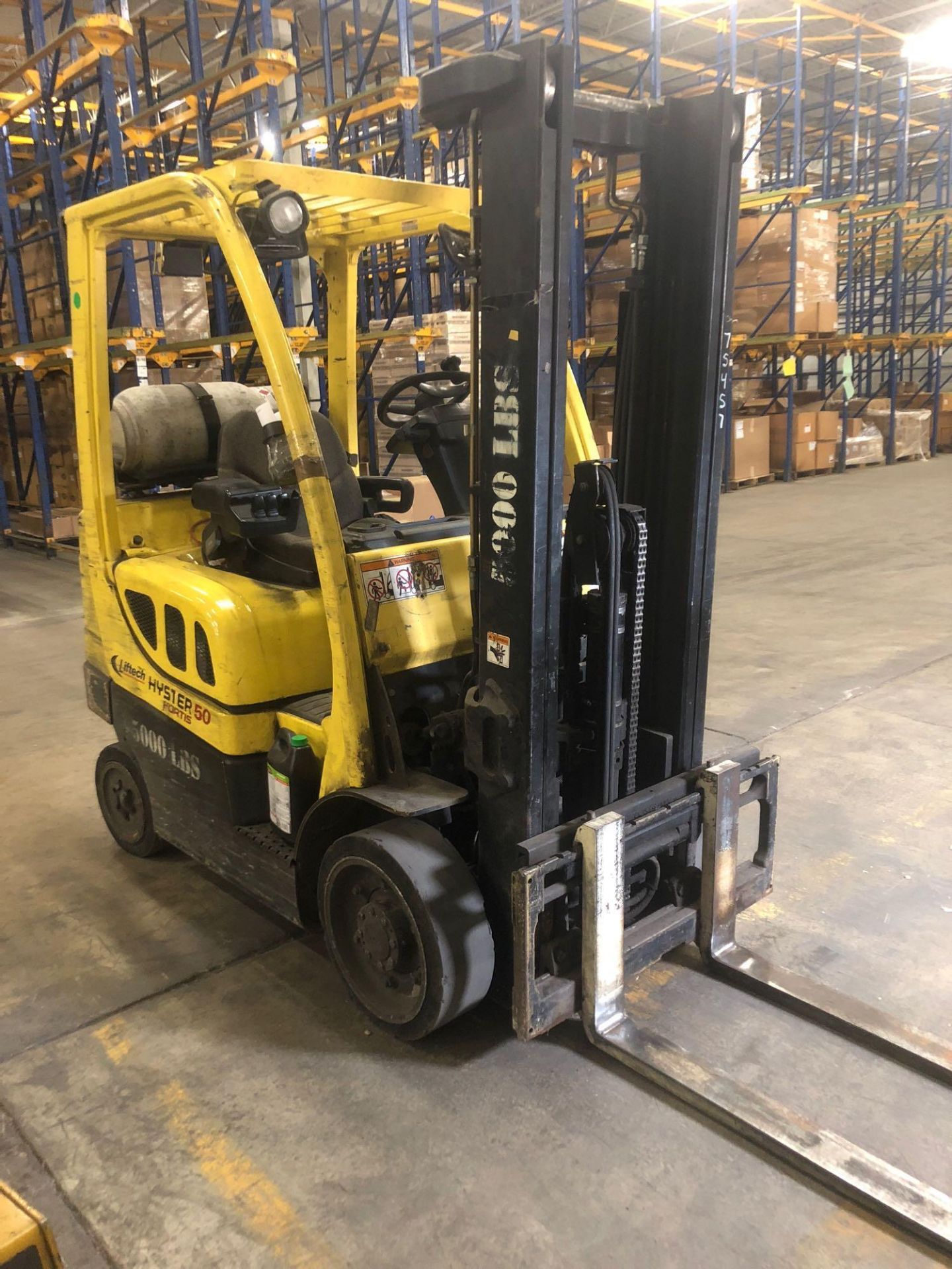 Hyster 50 Fortis LP 5000 lb dual mast forklift - Image 4 of 6