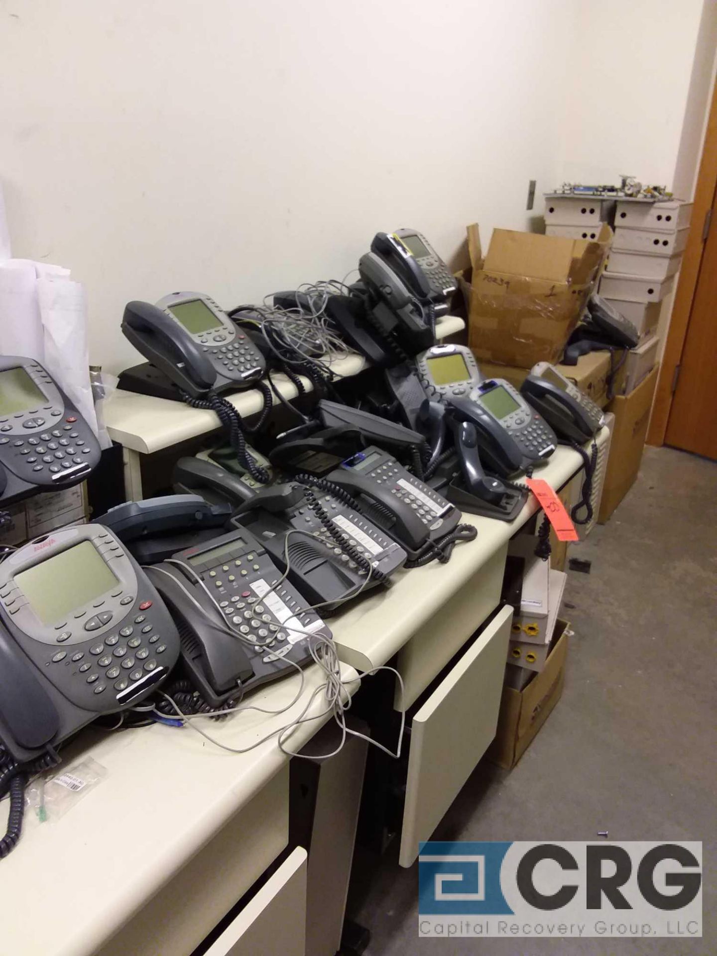Lot of (100+) Lucent/Avaya 2420D01A-2001 telephone handsets, and components, with contents of - Image 3 of 4