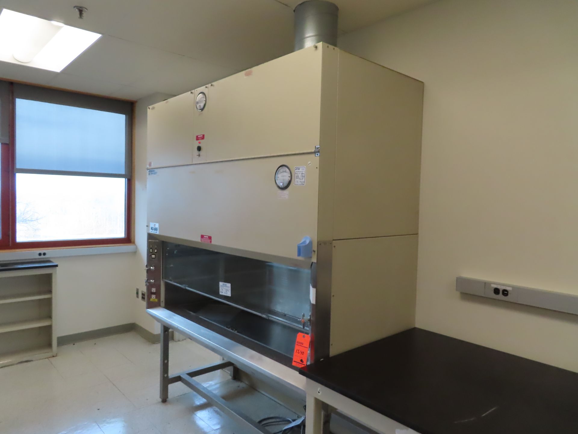 NuAire NU-415-600 fume hood, 5'3" X 22", located wing A, 3rd floor, room 301A