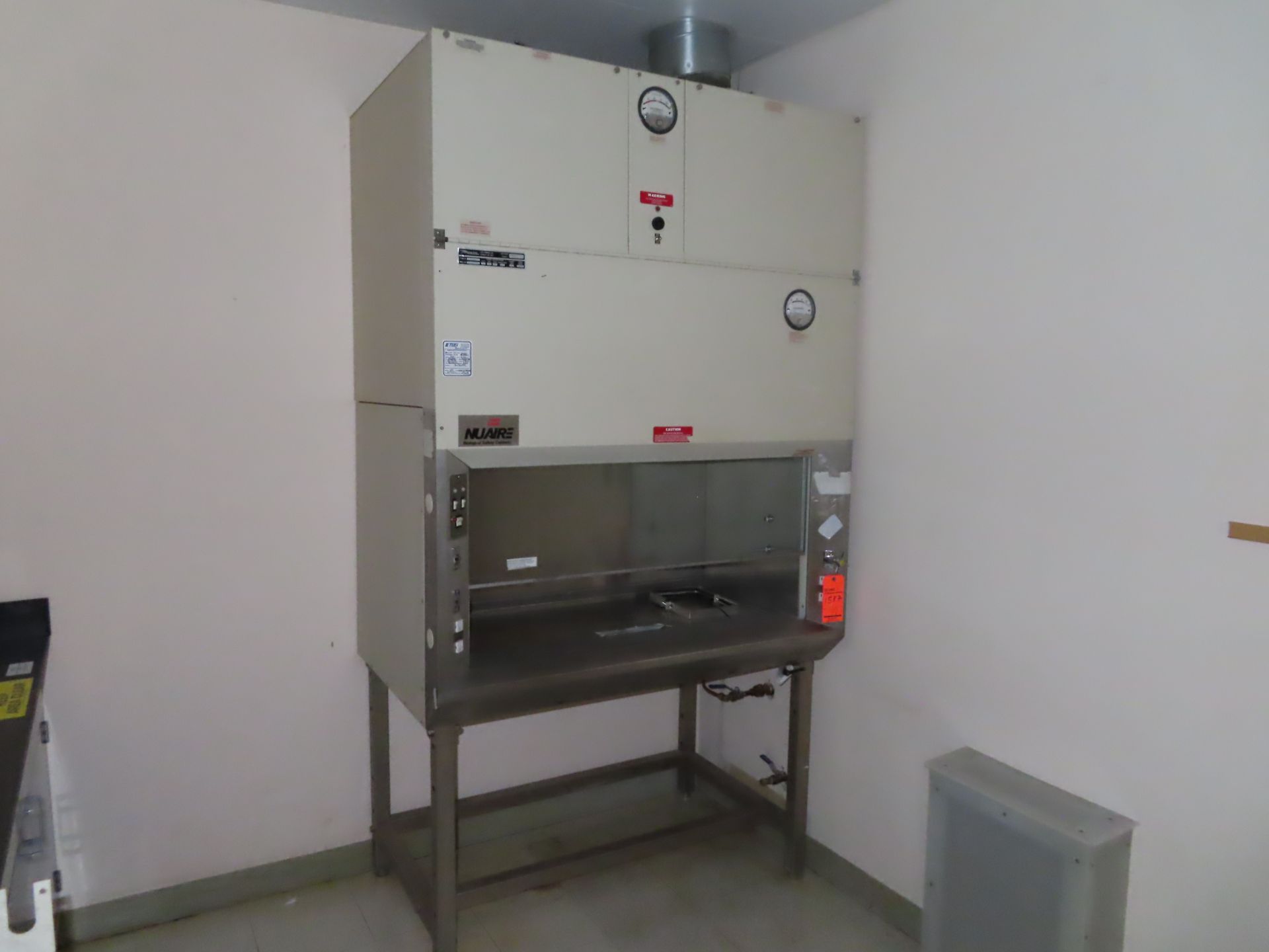 NuAire NU-415-400 fume hood, s/n 13129RY, 3'7" X 23", located wing A, 3rd floor, room 309F - Image 2 of 2