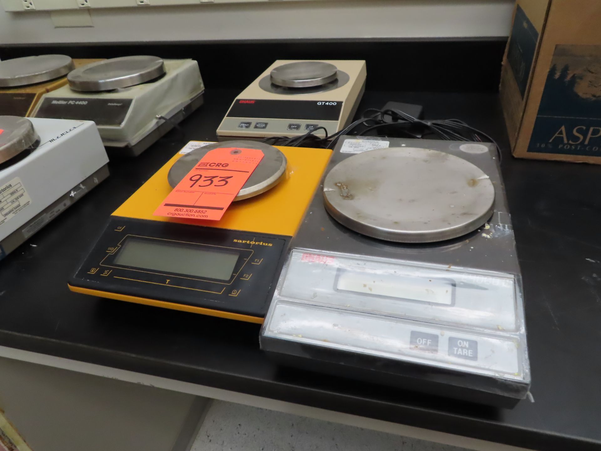 Lot of (3) assorted scales including: (1) Sartorius LC820, (1) Ohaus GT400, (1) Ohaus E4000D,