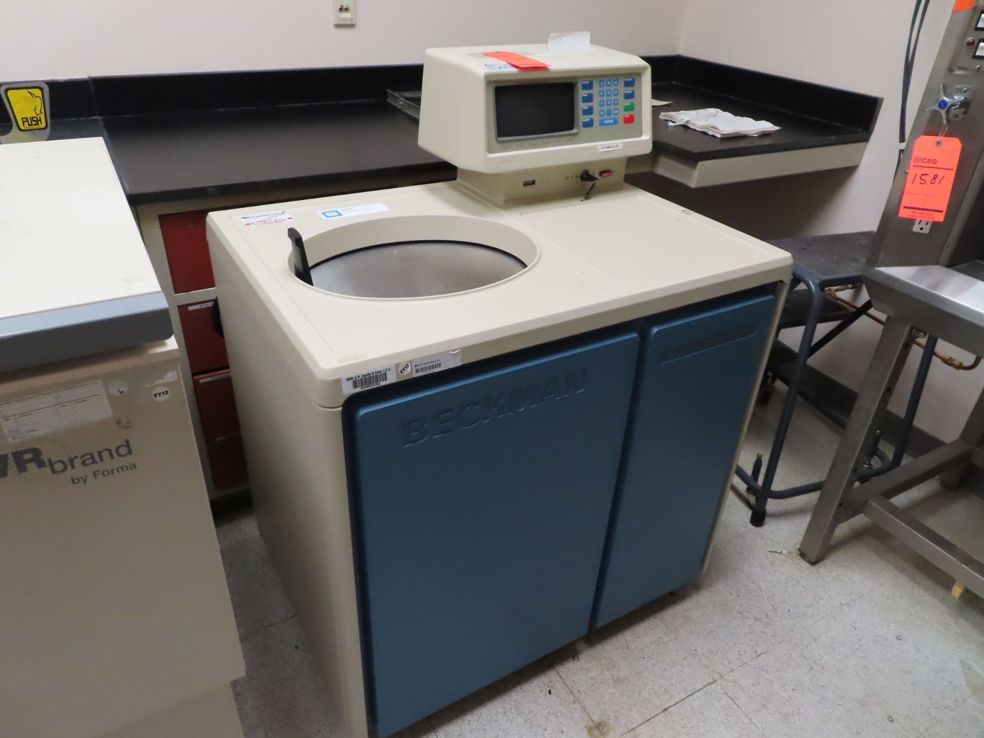 Beckman XL90 Ultra centrifuge, s/n 215792, located wing A, 3rd floor, room 309D