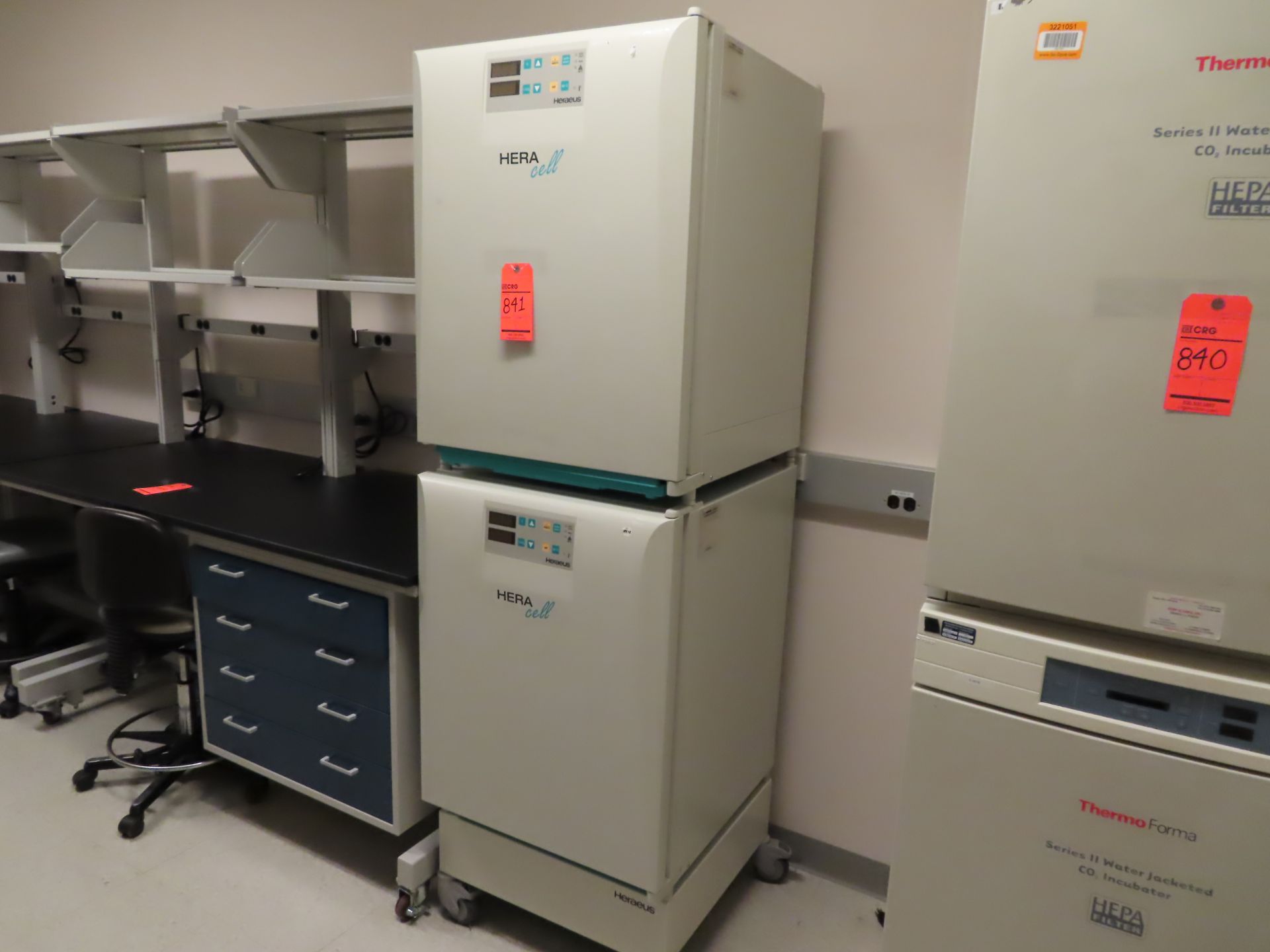 Lot of (2) Heraeus Hera cell incubators, located B wing, 3rd floor, room 357A