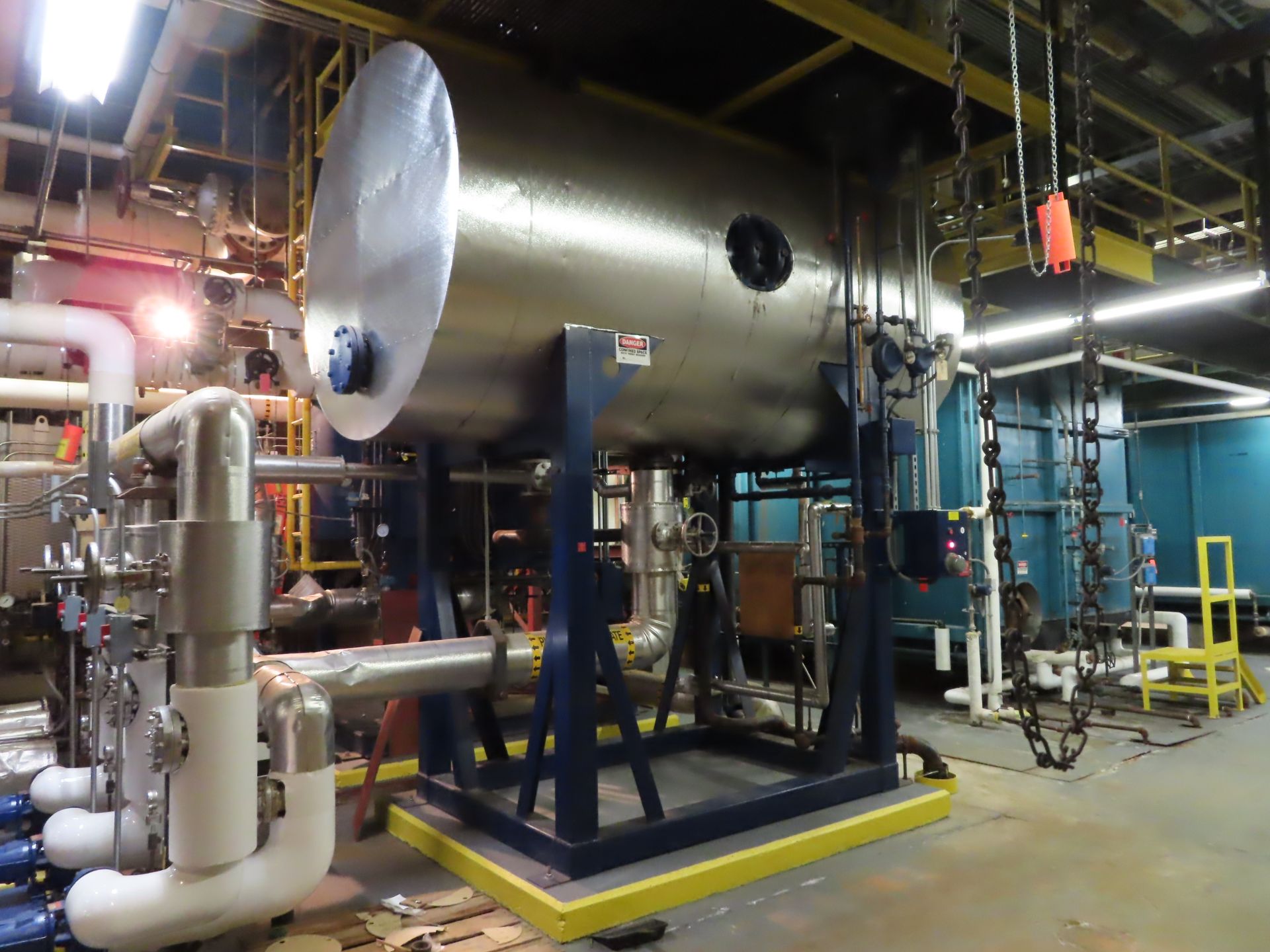 Boiler surge tank, approx. 3,000 gal., 12' X 6'6" dia., on steel legs with controlpanel, locaton CUP - Image 2 of 3