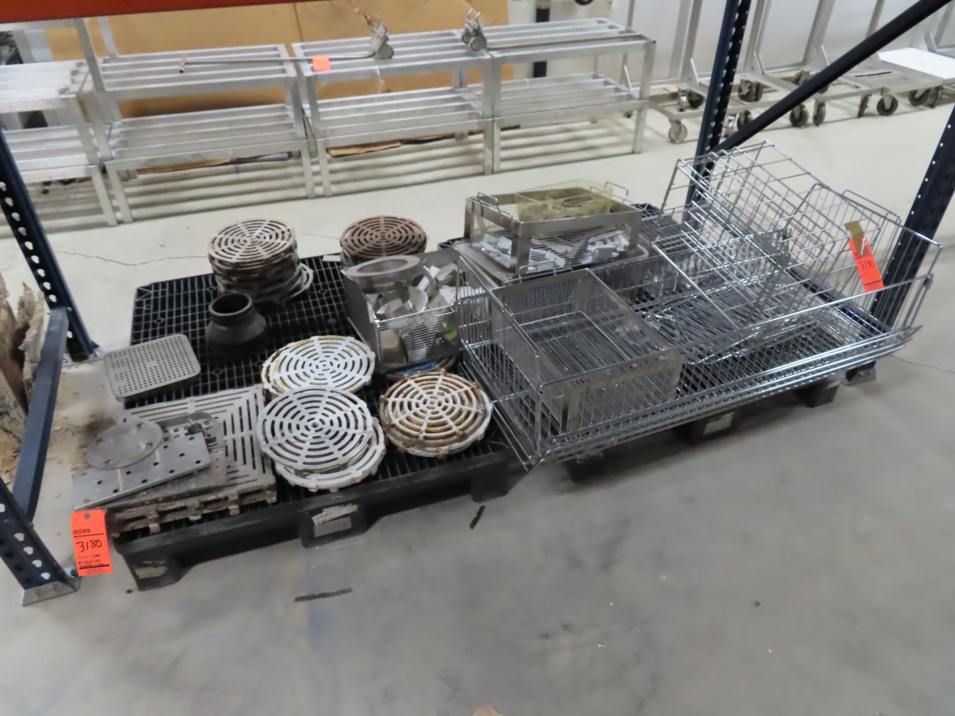 Lot of assorted stainless steel cage accessories, sipper sack holders, donnage shelving, etc. - Image 6 of 9