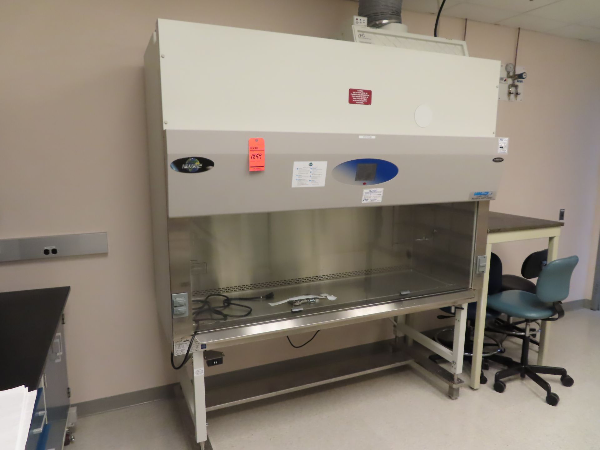 NuAire NU-S440-600 Laminar flow biological safety cabinet with stainless steel interior, 5'10" X