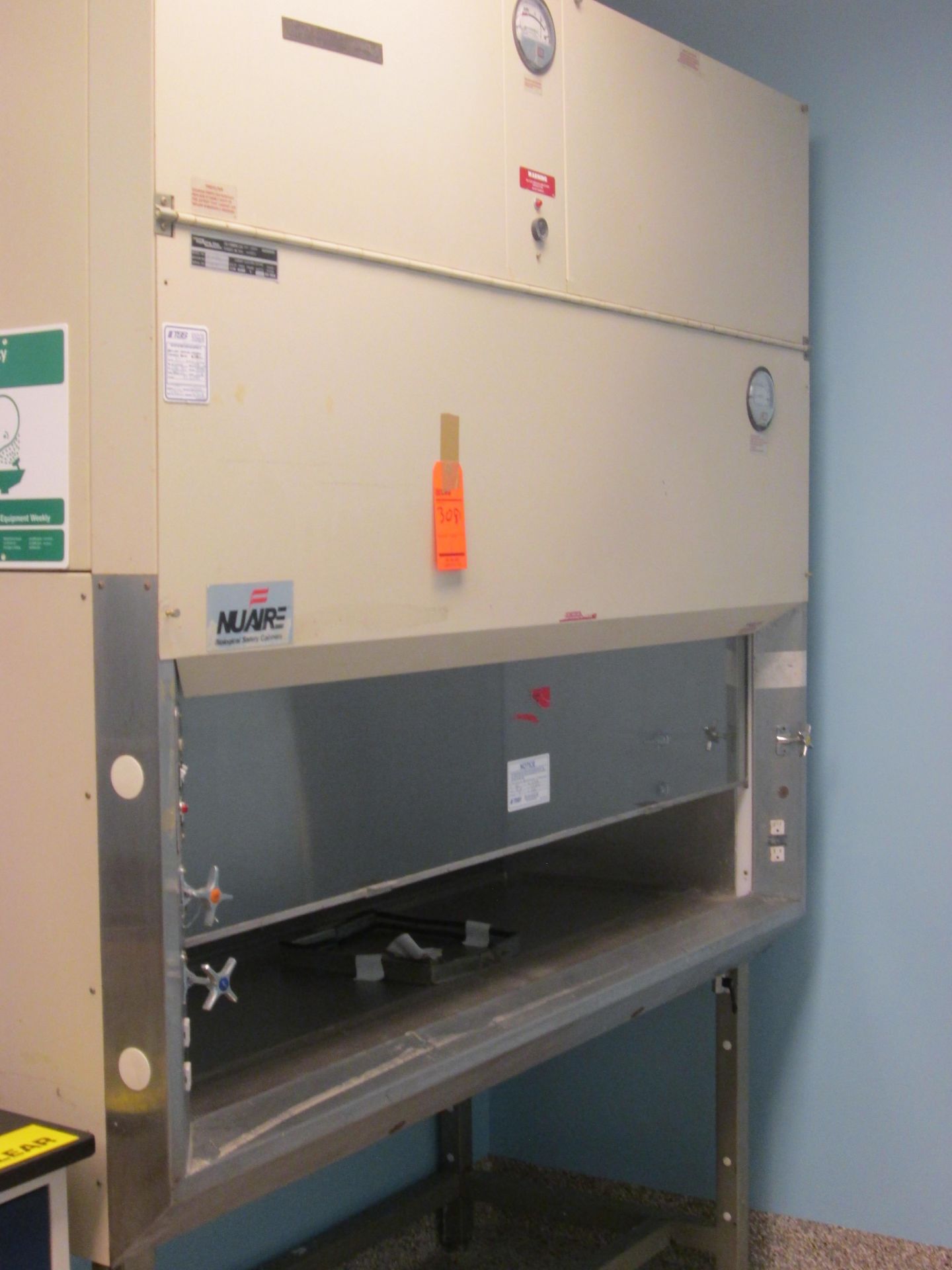 Lot consisting of contents of room includes (1) NuAire Safety Cabinet, m/n NU-415-600, (1) - Image 2 of 8
