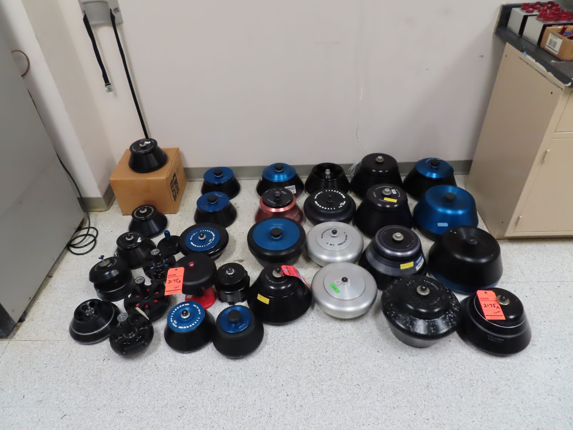 (32) assorted centrifuge rotors, located in D wing, 3rd floor, room 389D