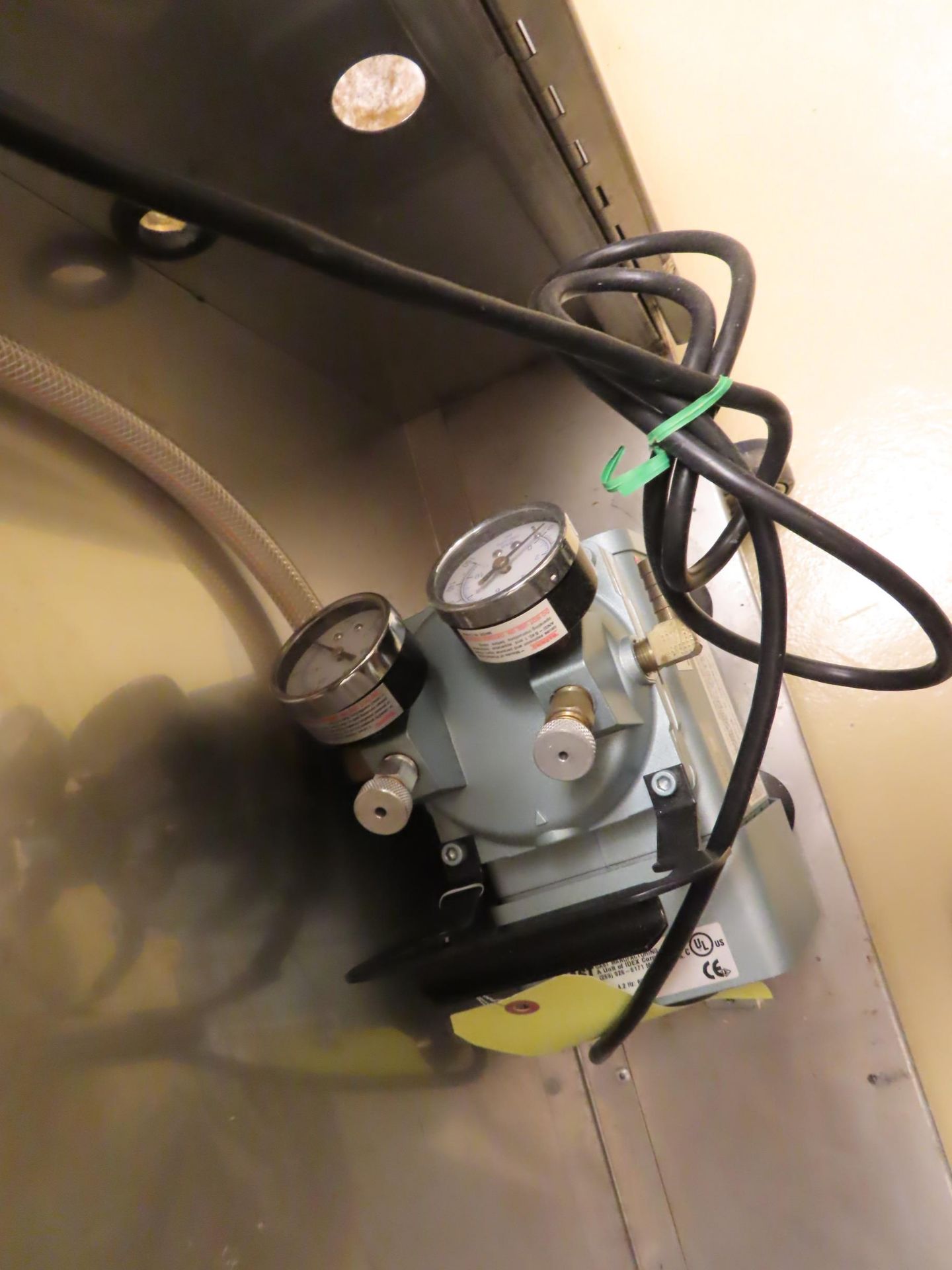 Portable, custom vacuum chamber with control box, plexiglass chamber, vacuum pump, regulators, on - Image 3 of 3