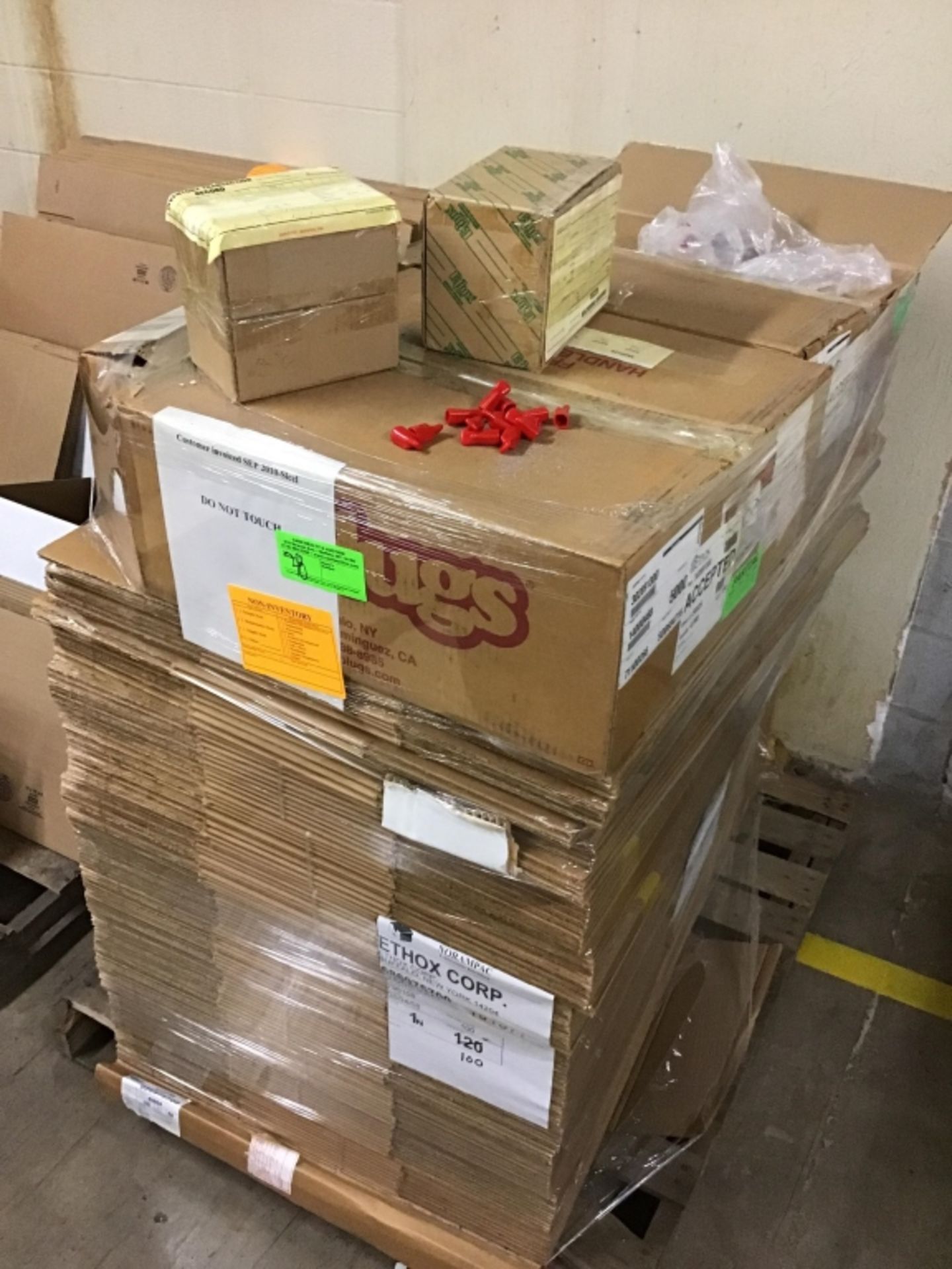 Pallet of boxes on bottom and boxes on top rubber ends