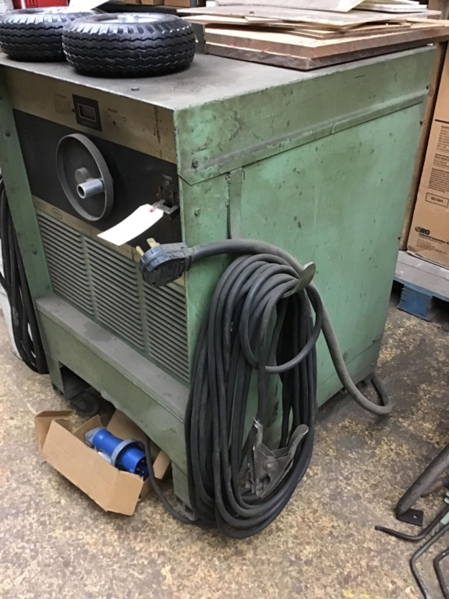 Airco 400 amp DC bumblebee welder - Image 2 of 3