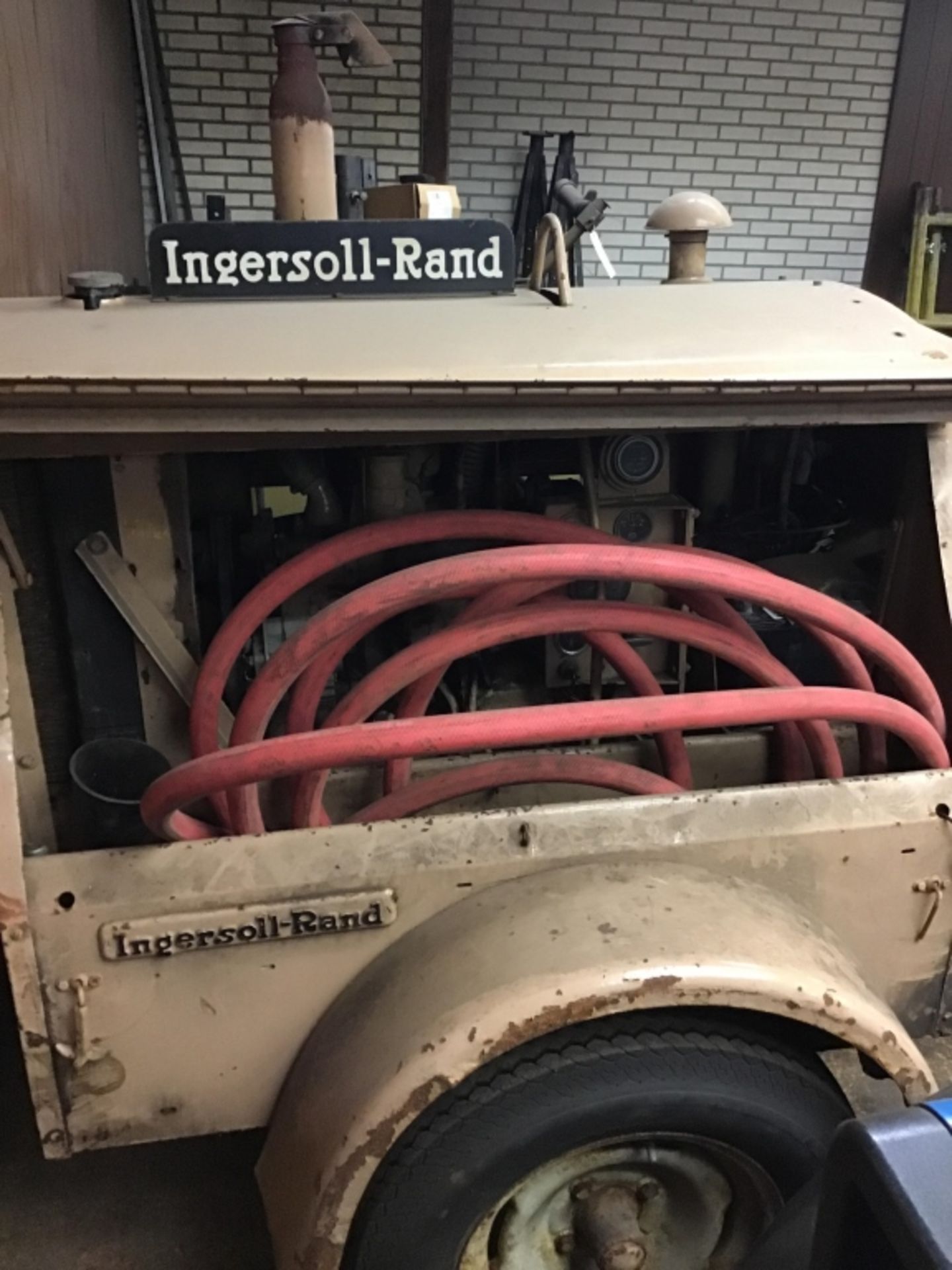 Ingersoll Rand Gyro Flo 85 trailer mounted air compressor compressor - Image 2 of 2