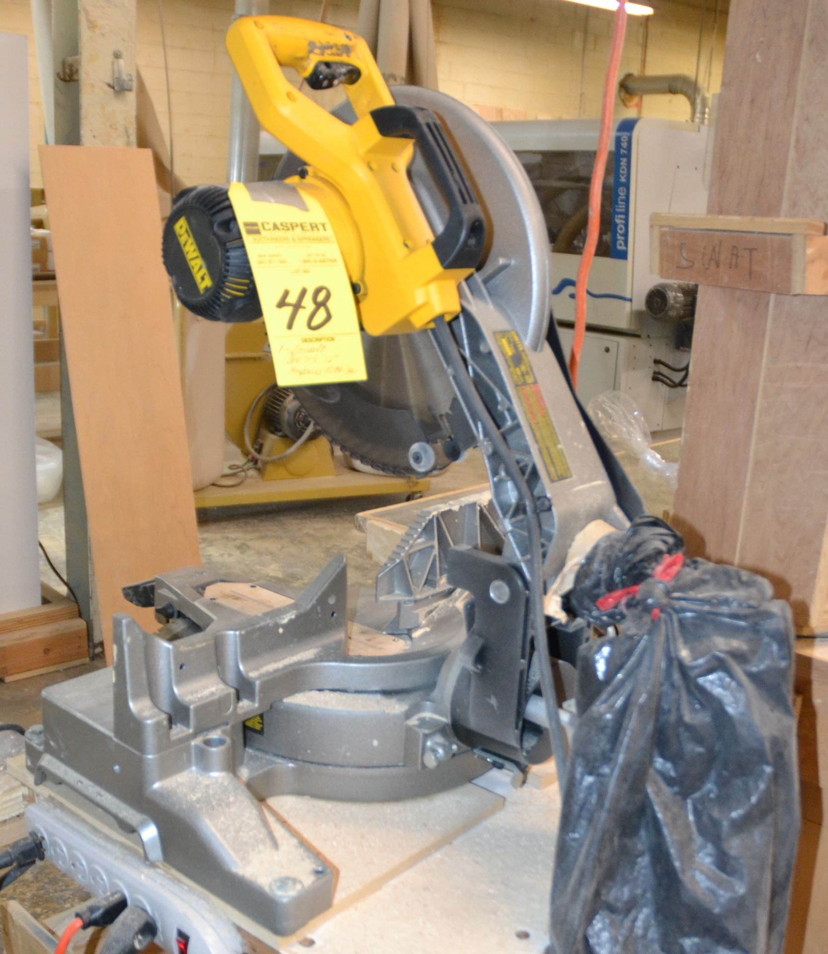 DEWALT 12" COMPOUND MITER SAW M:DW715