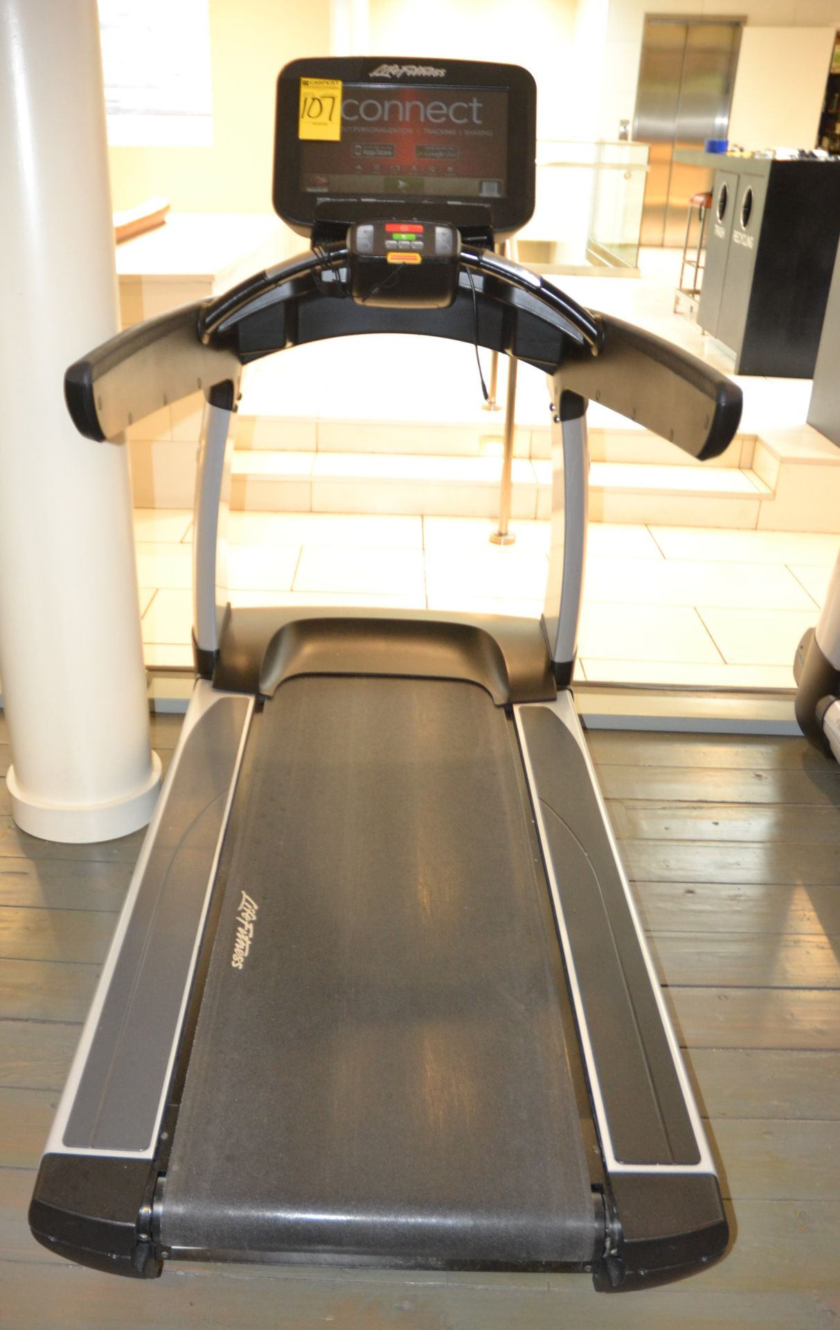 Life Fitness Flex Deck Shock Absorption Treadmill