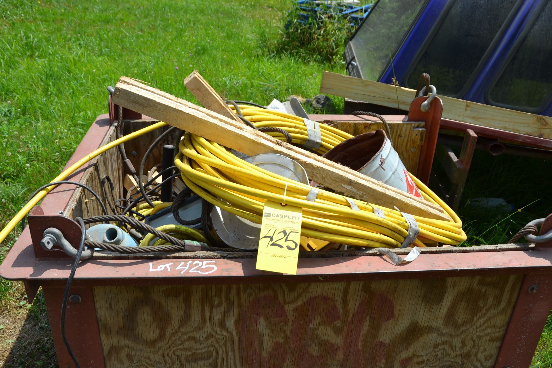 LOT - CABLE WITH LIFE BIN