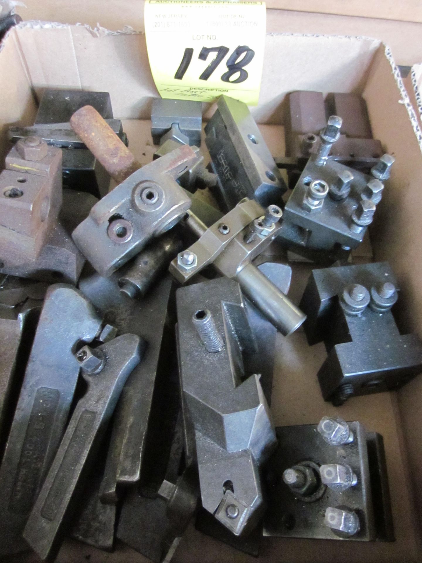 LOT - ASSORTED LATHE TOOLING