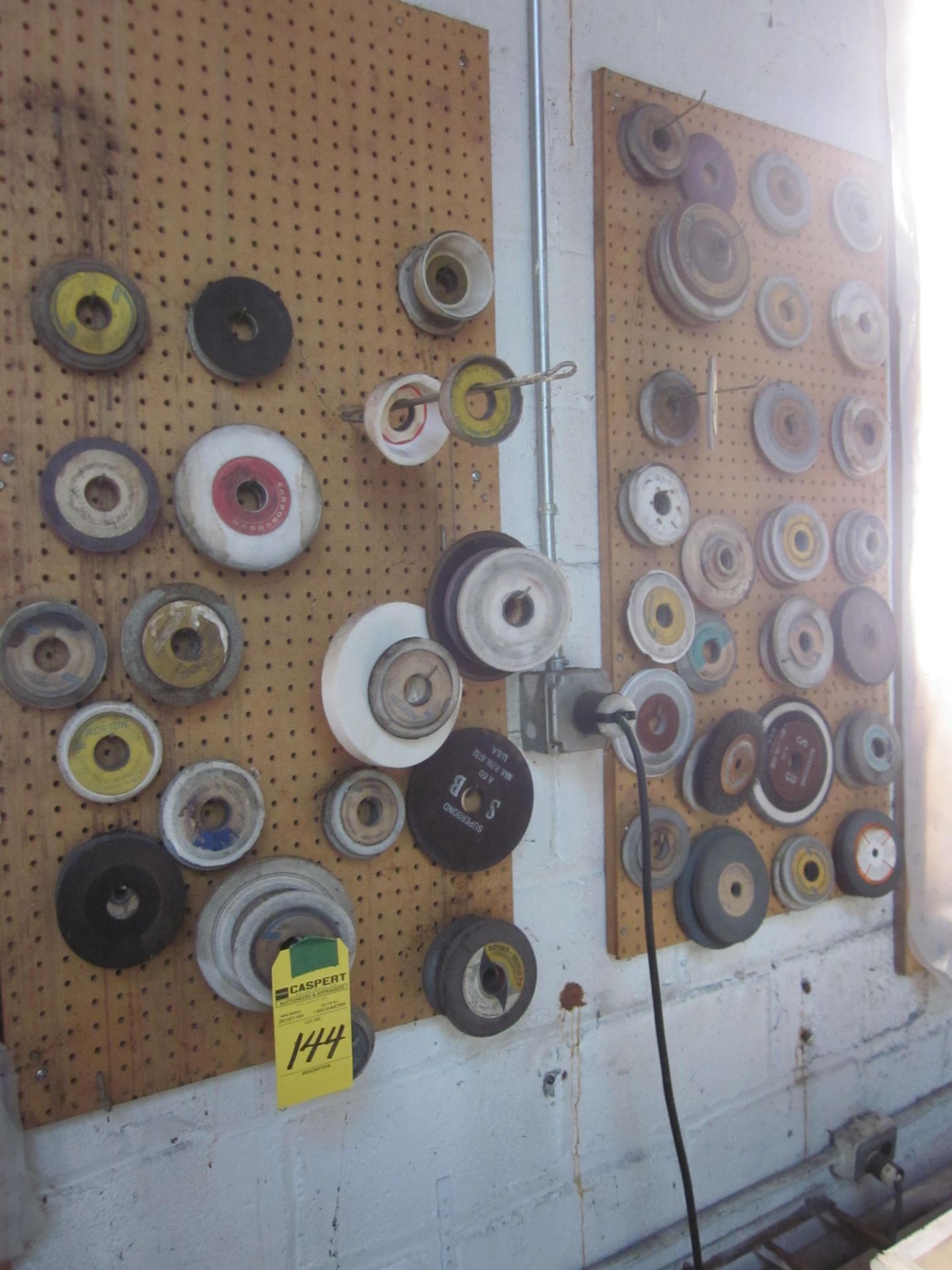LOT - ASSORTED GRINDING WHEELS