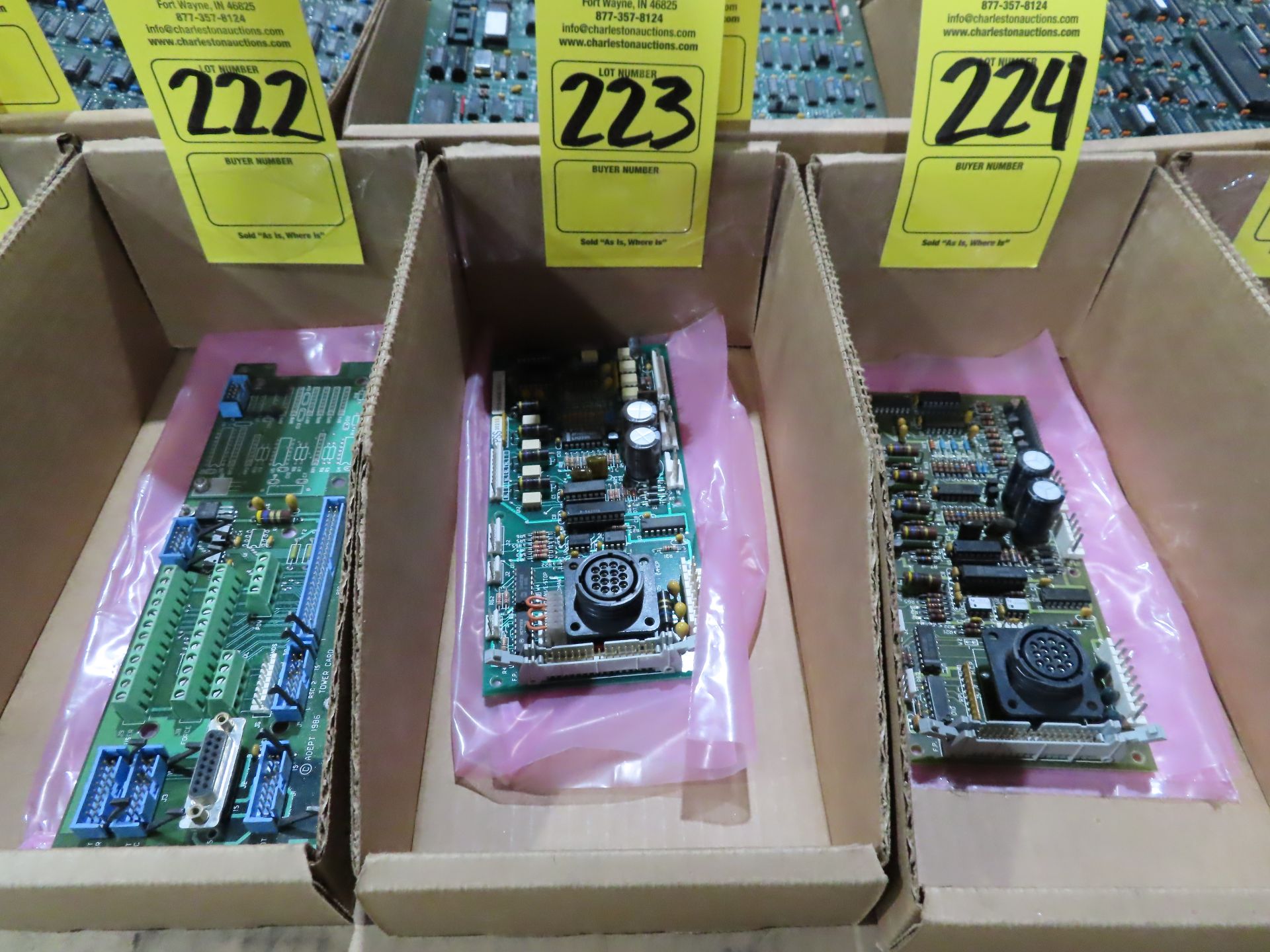 Adept 10310-54040 rev E I/O card, as always, with Brolyn LLC auctions, all lots can be picked up