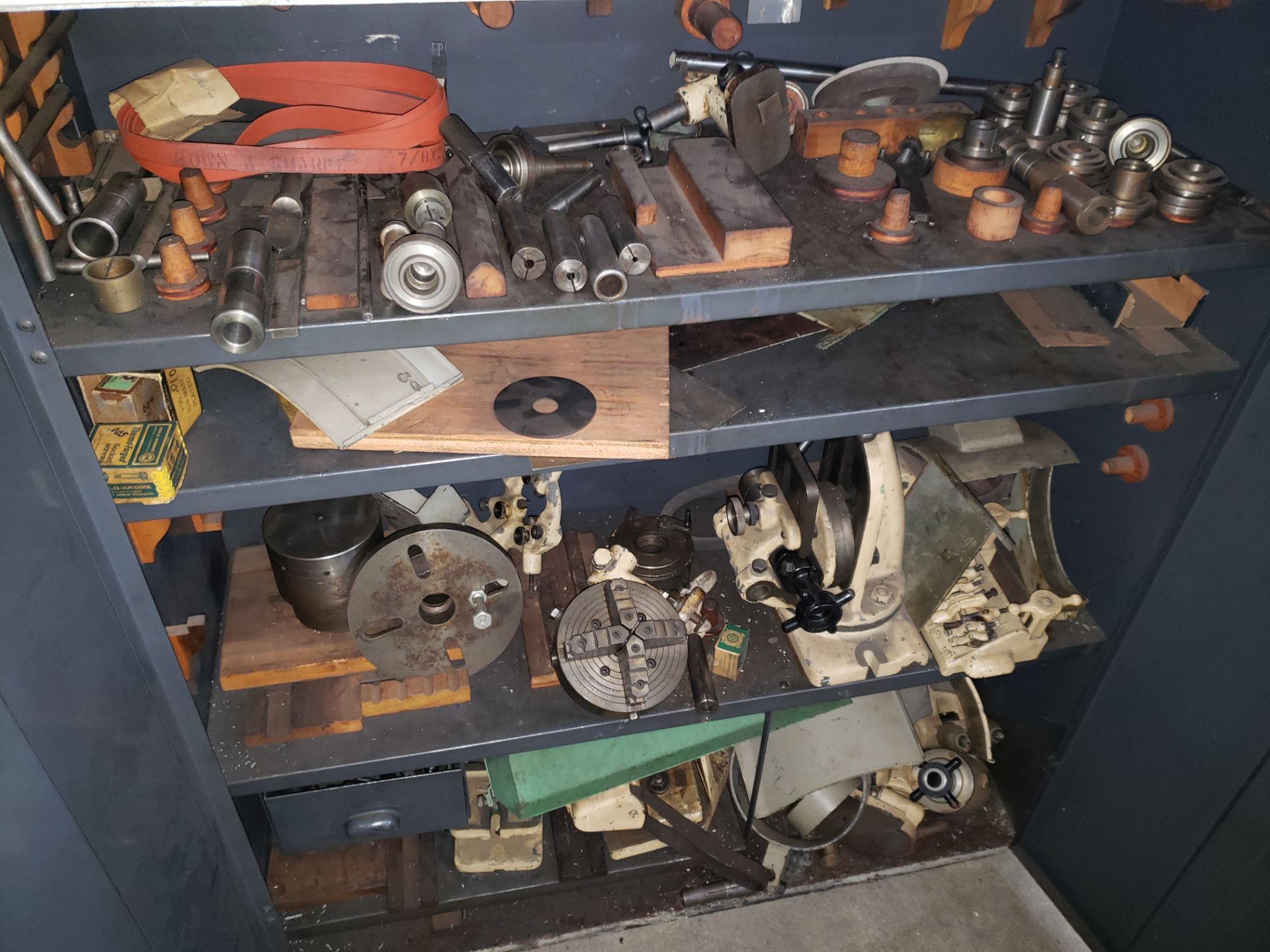CABINET & CONTENTS VARIOUS LATHE TOOLING - Image 2 of 3