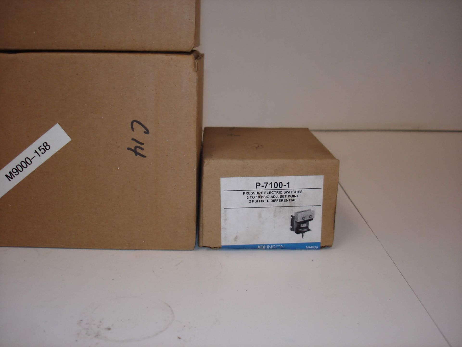 (5) MISC JOHNSON CONTROLS KITS AND MORE: JOHNSON CONTROLS P-7100-1 AND ALL OTHER ITEMS INCLUDED IN - Image 2 of 2