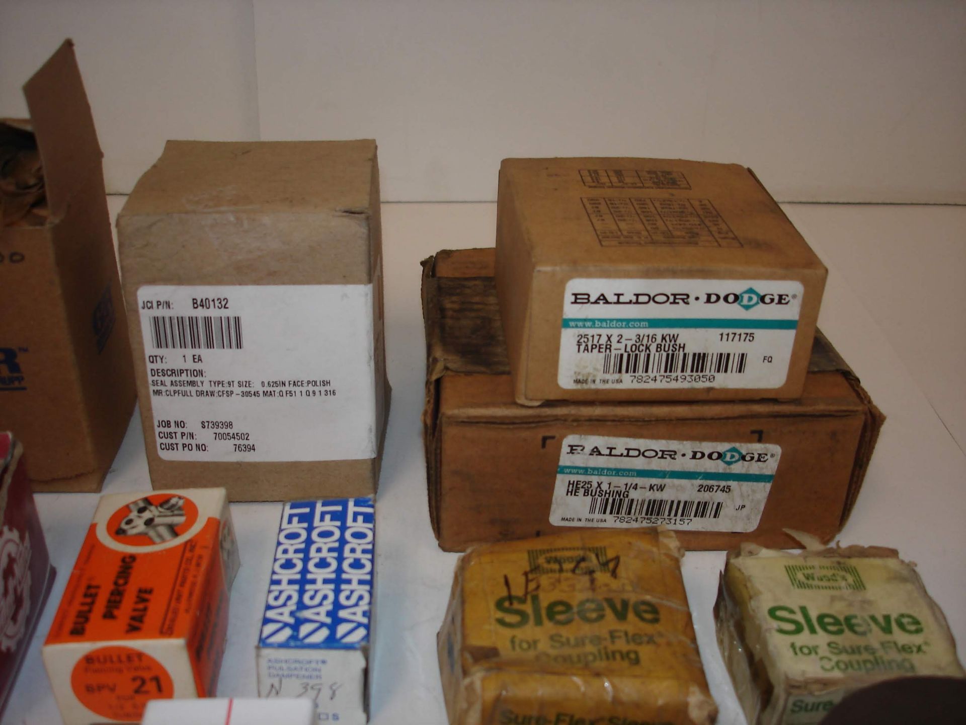 (17) MISC BRANDED BUSHINGS AND MORE: BALDOR 1 1/4 BUSHING AND ALL OTHER ITEMS INCLUDED IN PHOTOS! - Image 2 of 2