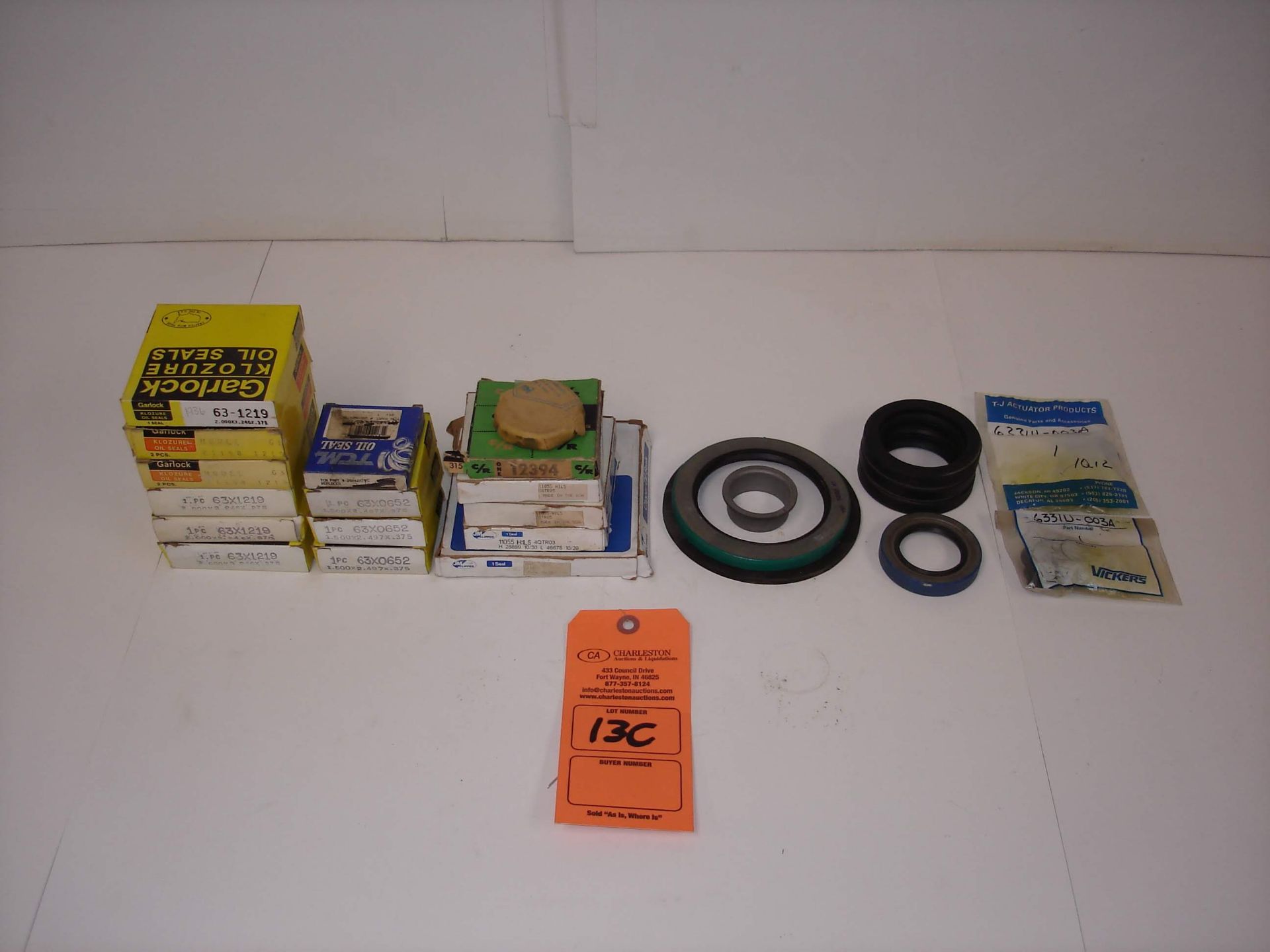 (20+) MISC BRANDED OIL SEALS AND PARTS: NEW IN BOX GARLOCK KLOZURE OIL SEALS AND ALL OTHER ITEMS