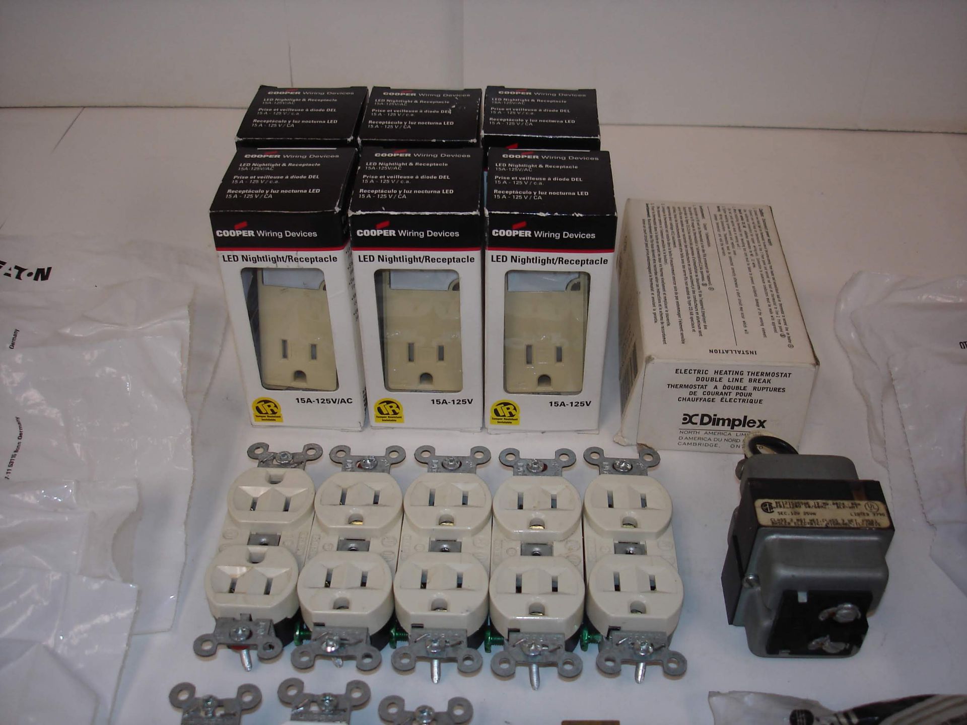 (30+) MISC BRANDED ELECTRICAL COMPONENTS: COOPER LED NIGHTLIGHT/RECEPTACLE AND ALL OTHER ITEMS - Image 2 of 2
