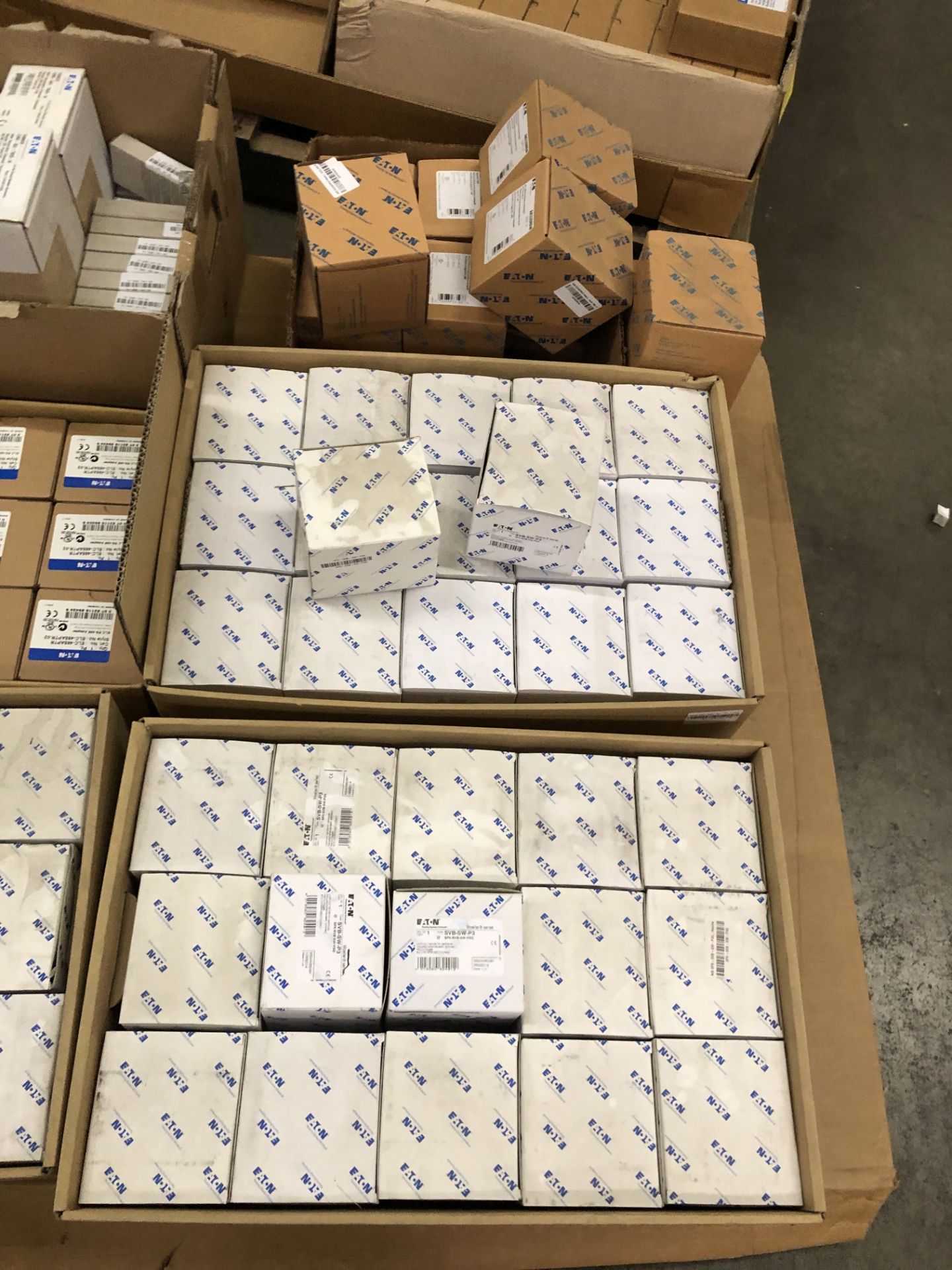 PALLET OF (APPROX. 90) EATON PADLOCK LOCKOUT HANDLES MODEL-SUB-SW-P3 (30) EATON ELCRS-485 ADAPTER ( - Image 3 of 6