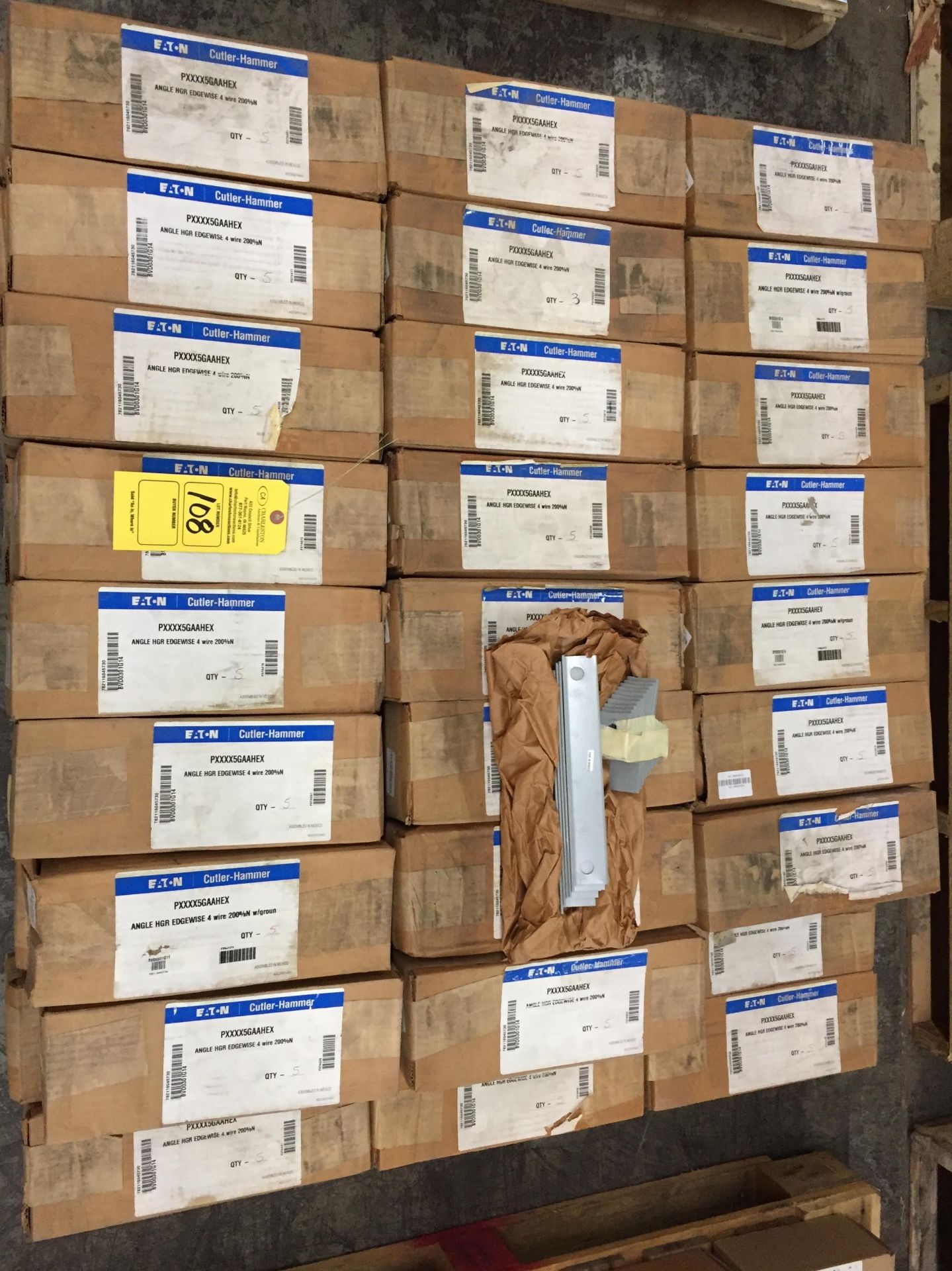 PALLET OF (APPROX. 50) EATON ANGLE HGR EDGEWISE 4 WIRE 200% N