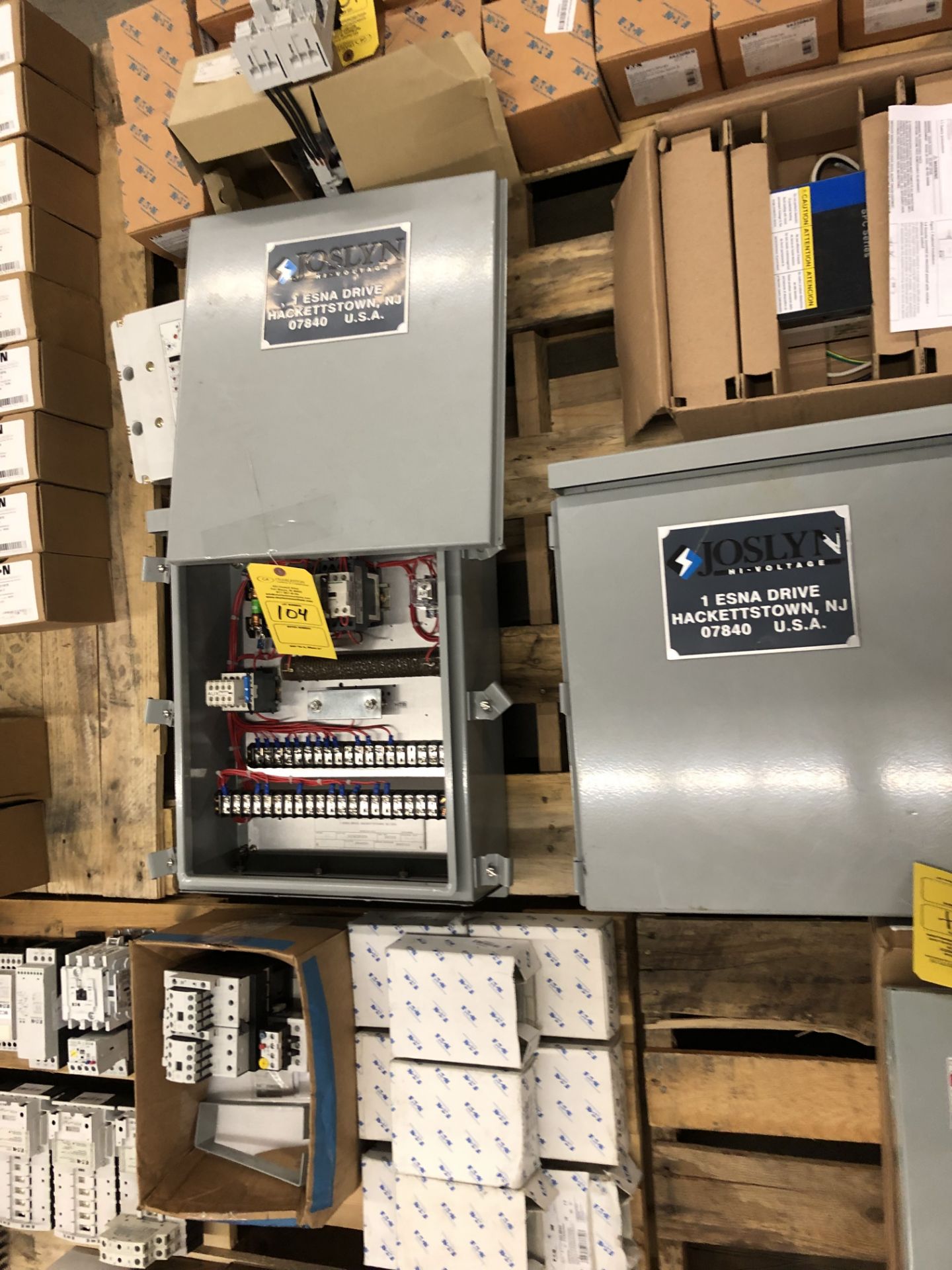 PALLET OF (2) JOSLYN HI-VOLTAGE CABINETS MODEL-VBM 125VDC (1) EATON SPC SERIES SURGE PROTECTIVE - Image 7 of 7