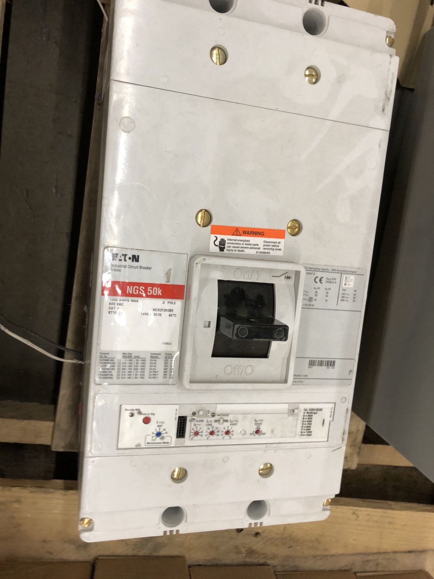 PALLET OF (2) JOSLYN HI-VOLTAGE CABINETS MODEL-VBM 125VDC (1) EATON SPC SERIES SURGE PROTECTIVE - Image 3 of 7