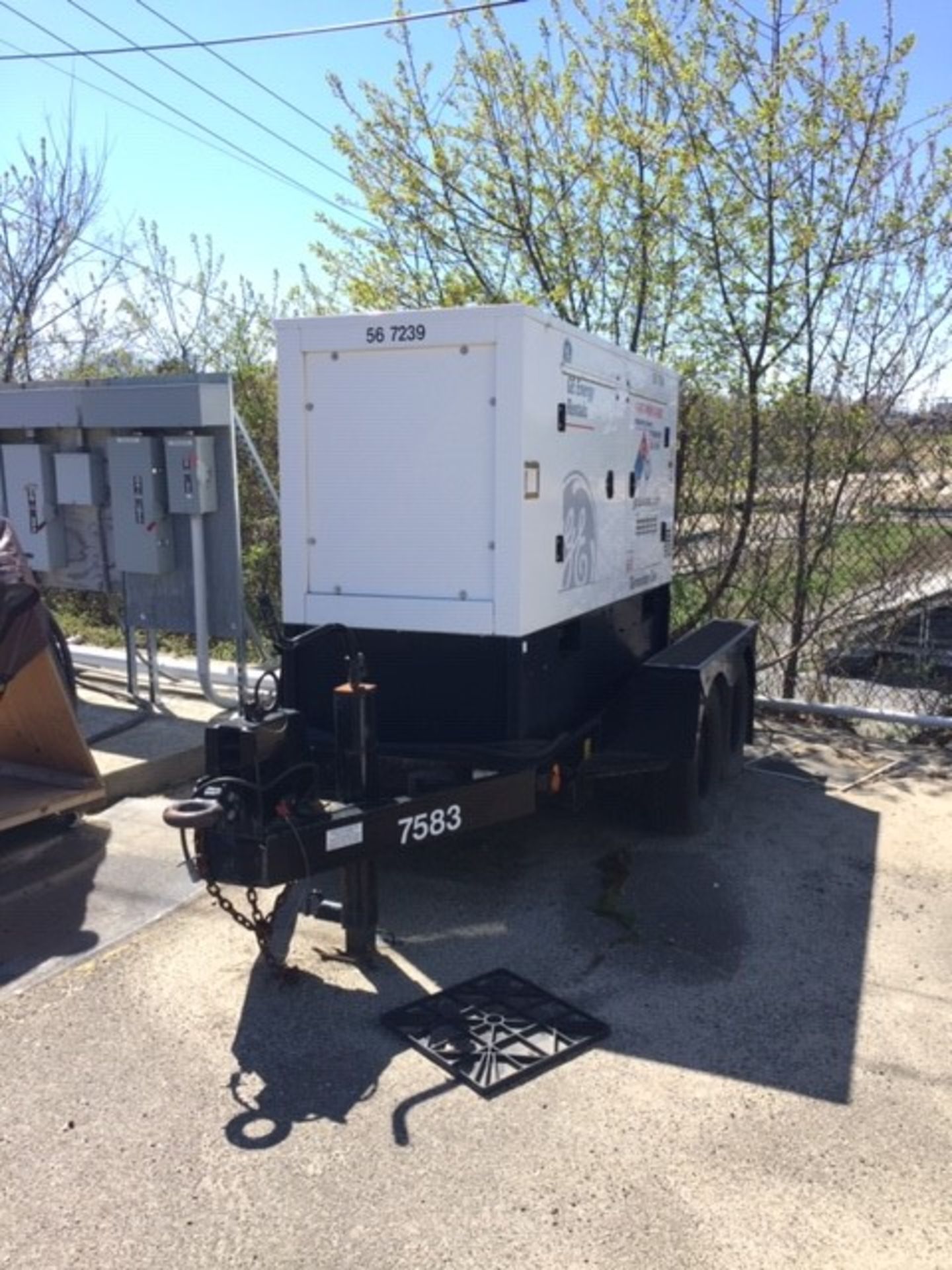 TOWABLE GENERATOR W/ HEAVY DUAL AXLE TRAILER - Image 8 of 10