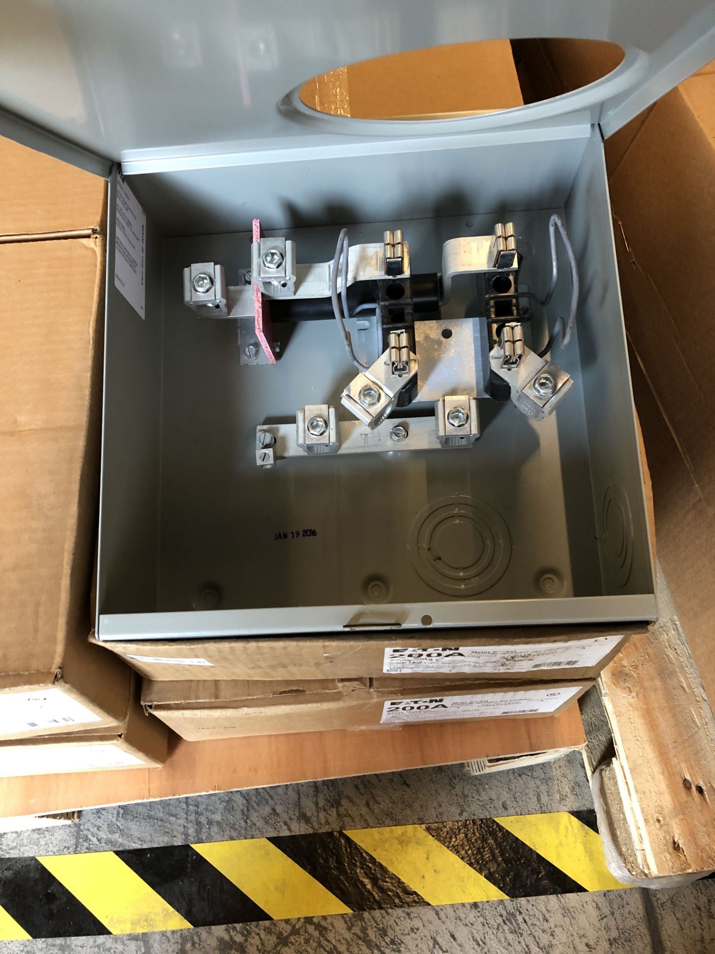 PALLET OF (18) EATON 200A METER SOCKET P#UTRS223ACH - Image 2 of 4