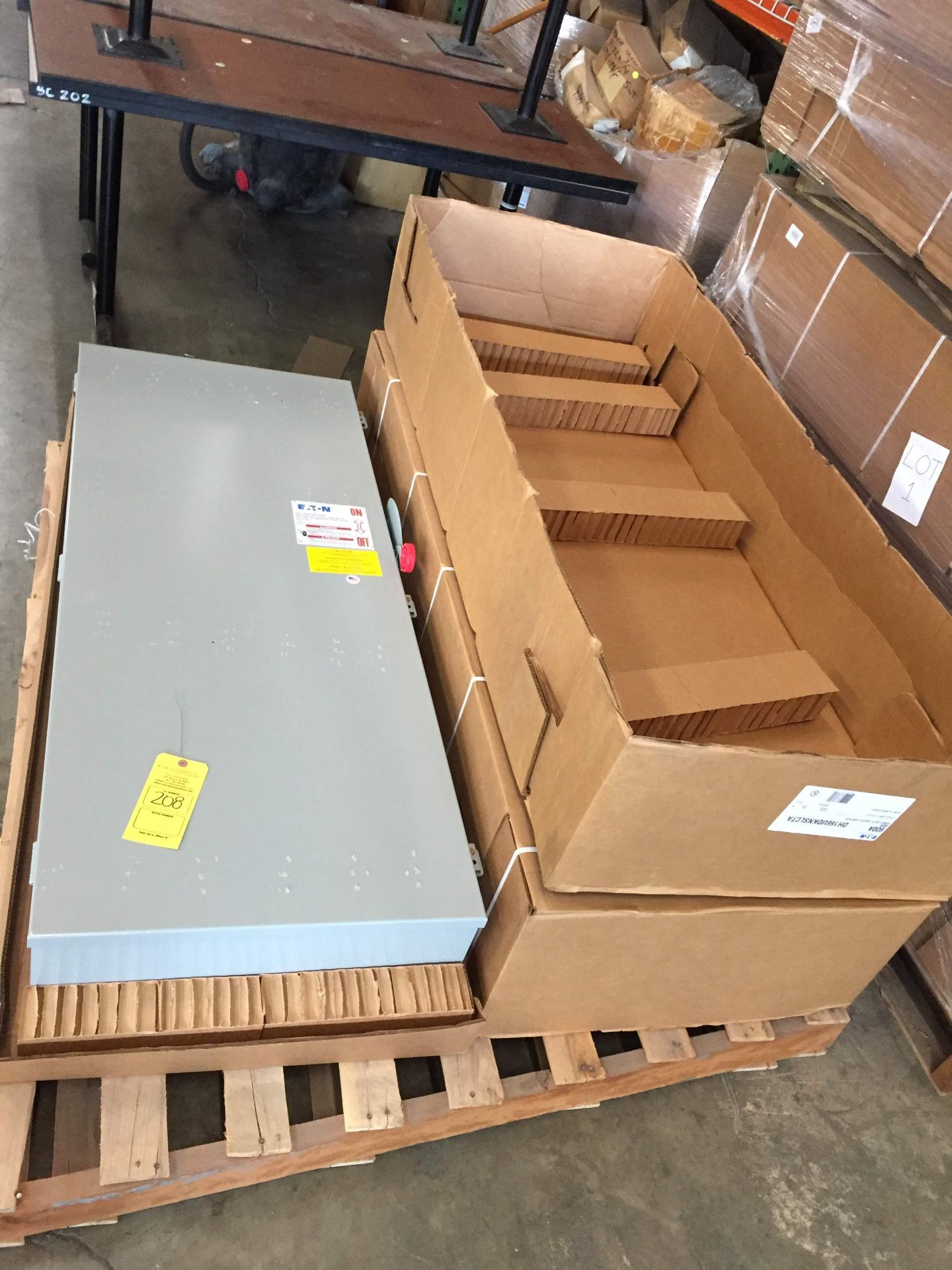 PALLET OF (2) EATON 600A HEAVY DUTY SAFETY SWITCH 1POLE NON-FUSIBLE TYPE 12 DUST-TIGHT C#