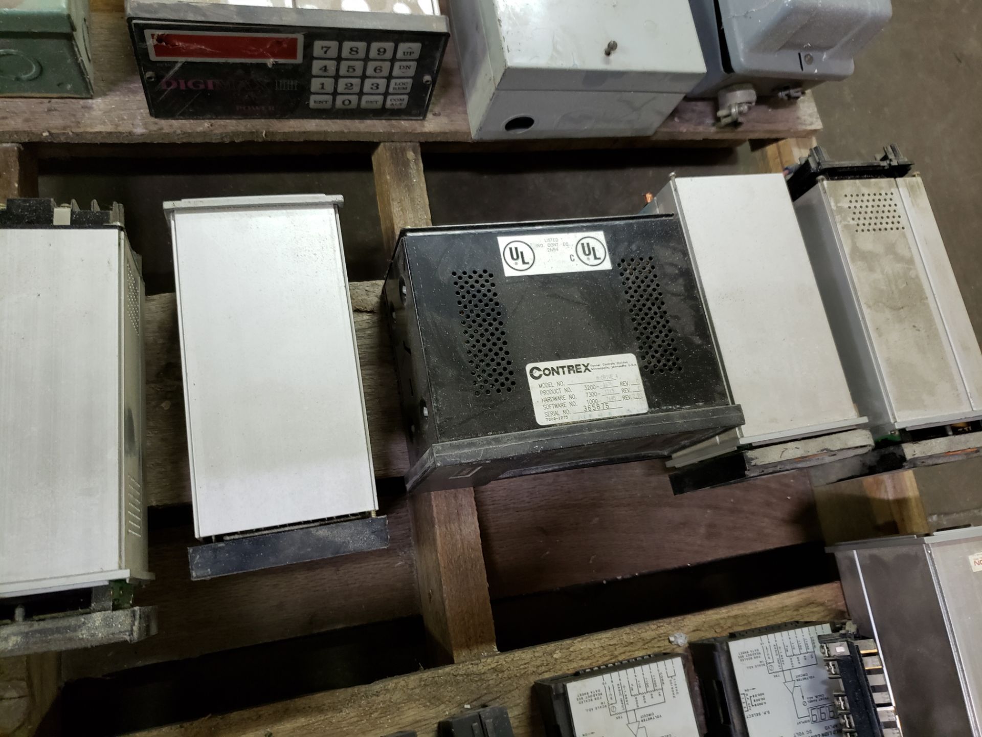 PALLET OF VARIOUS CONTROLS - Image 6 of 10