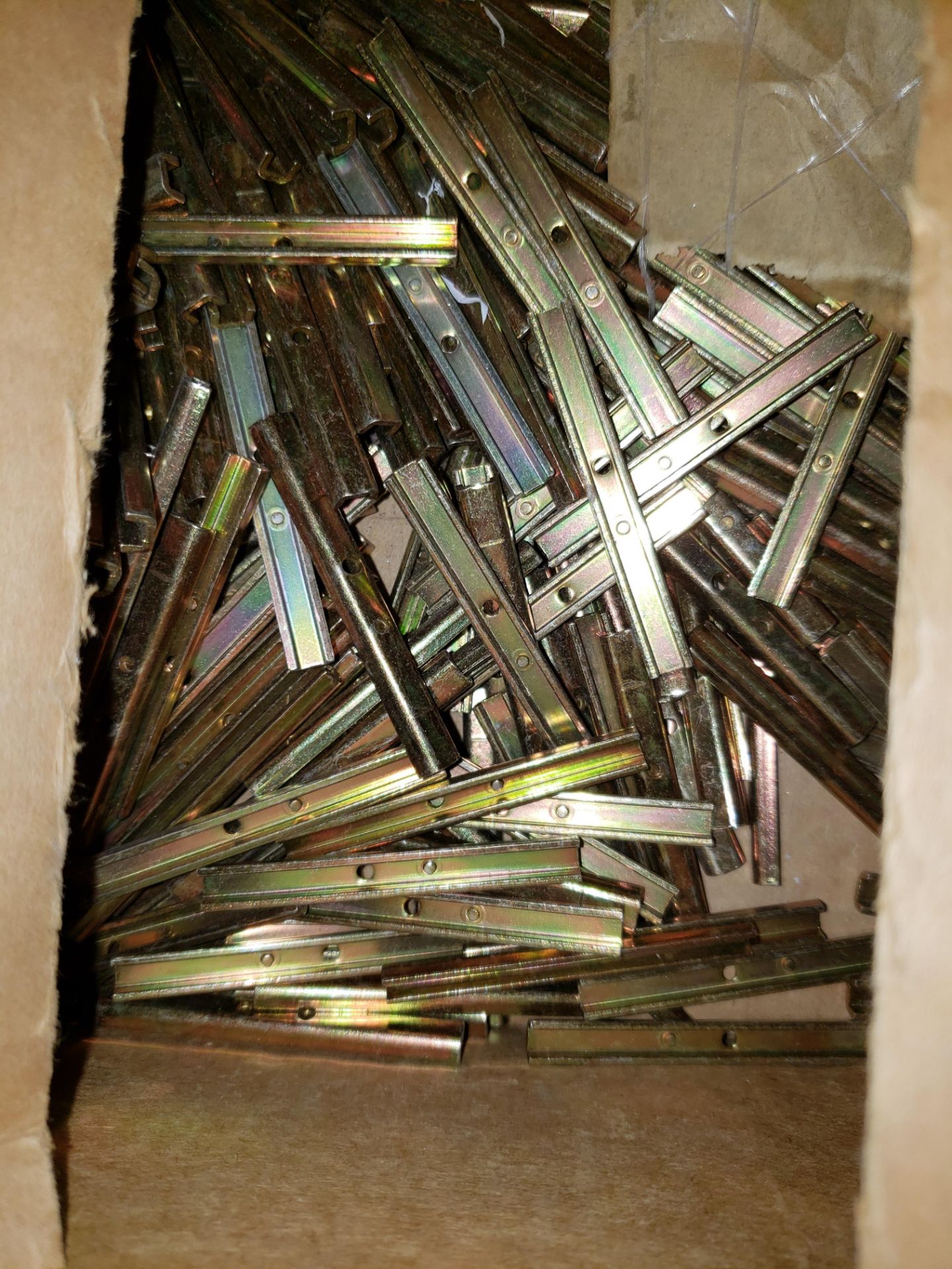 PALLET OF MISC. SCREWS & FASTENERS - Image 2 of 5