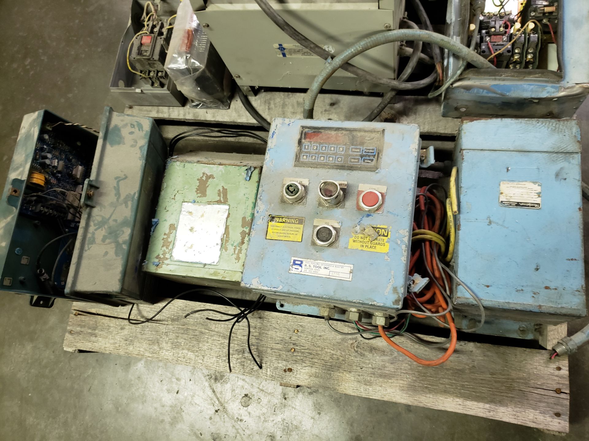 PALLET OF VARIOUS CONTROLS & TRANSFORMERS - Image 3 of 3