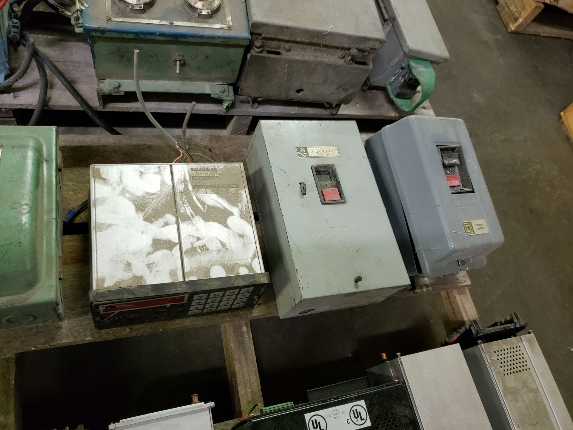 PALLET OF VARIOUS CONTROLS - Image 4 of 10