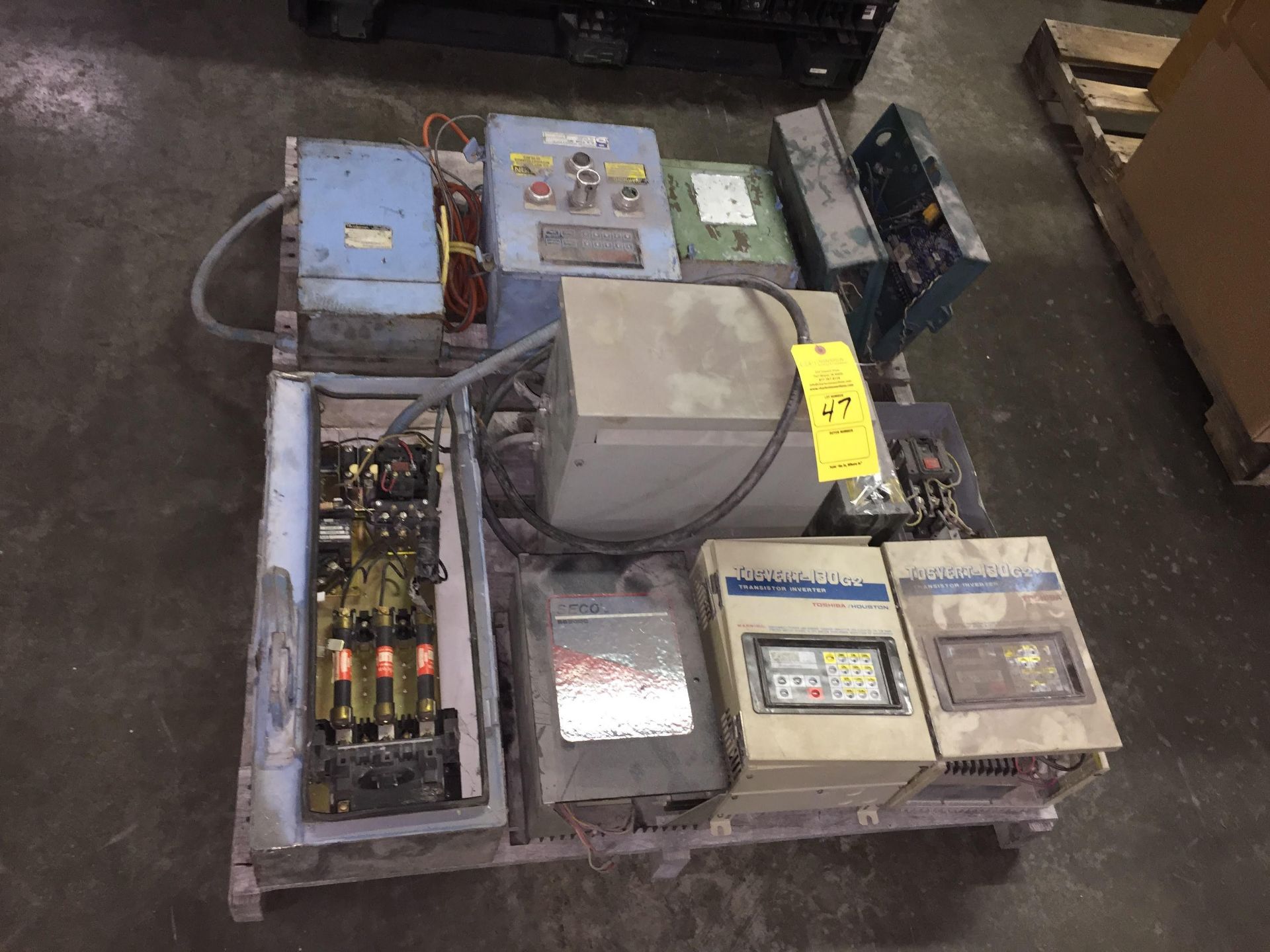 PALLET OF VARIOUS CONTROLS & TRANSFORMERS